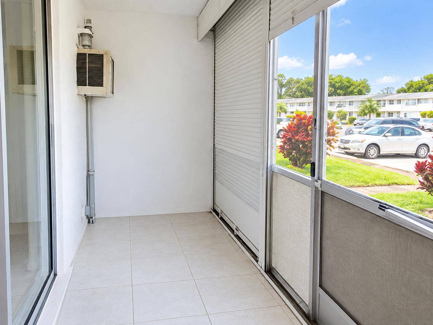 198 MARKHAM J, Deerfield Beach, Deerfield Beach, FL 33442 ENCLOSED PATIO
