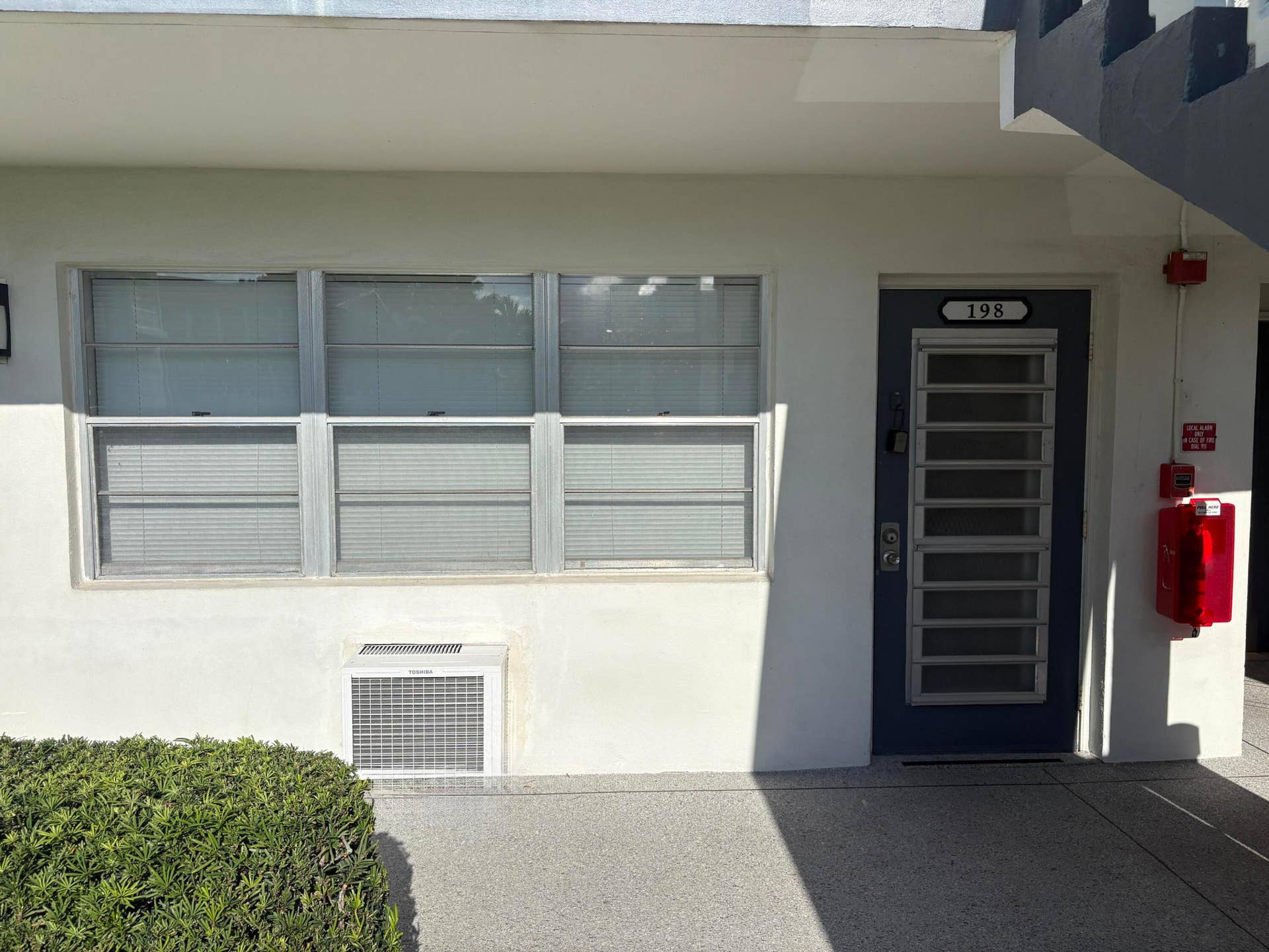198 MARKHAM J, Deerfield Beach, Deerfield Beach, FL 33442 UNIT ENTRANCE