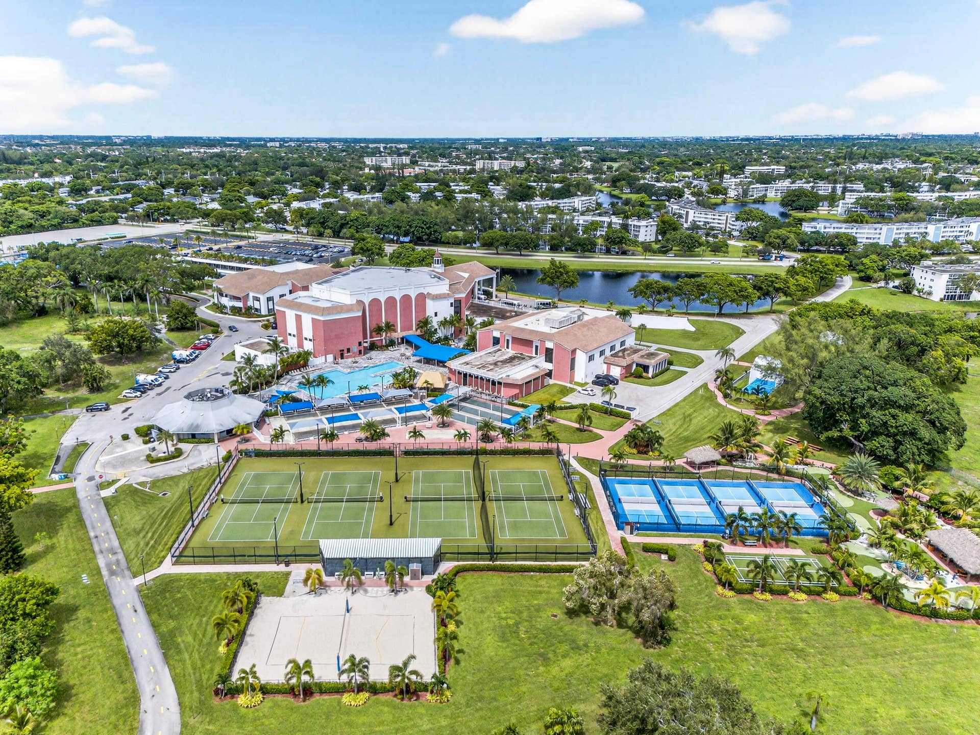198 MARKHAM J, Deerfield Beach, Deerfield Beach, FL 33442 AERIAL VIEW IF CLUBHOUSE