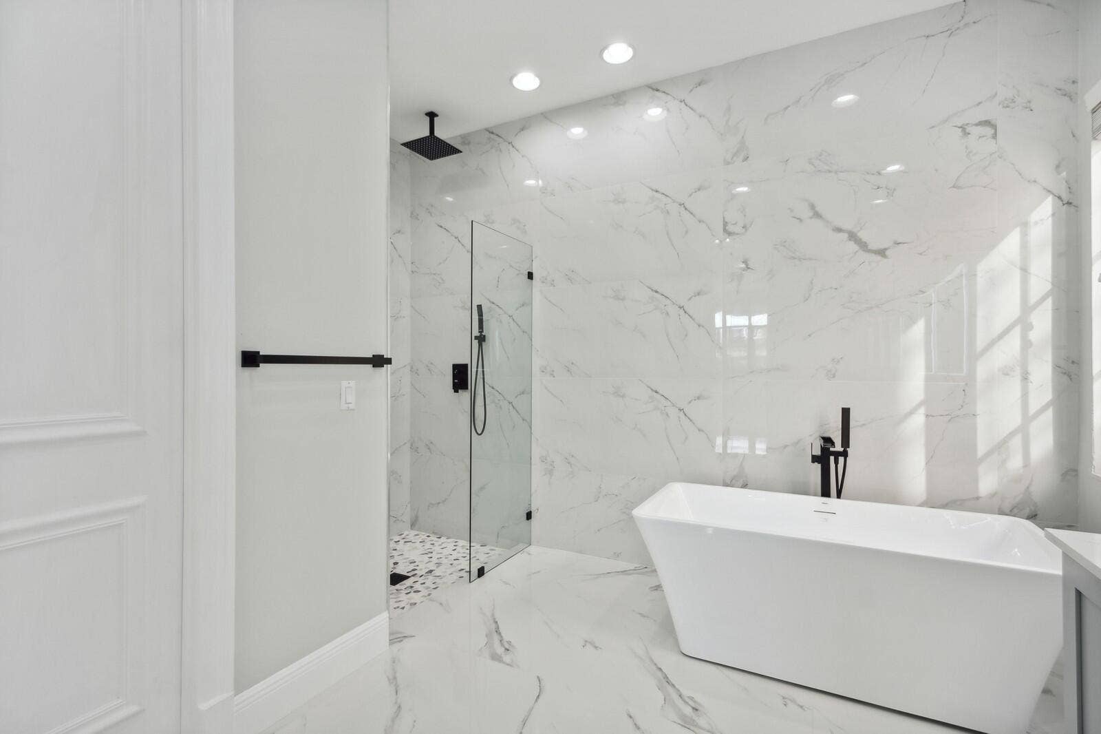 M. BATH TUB