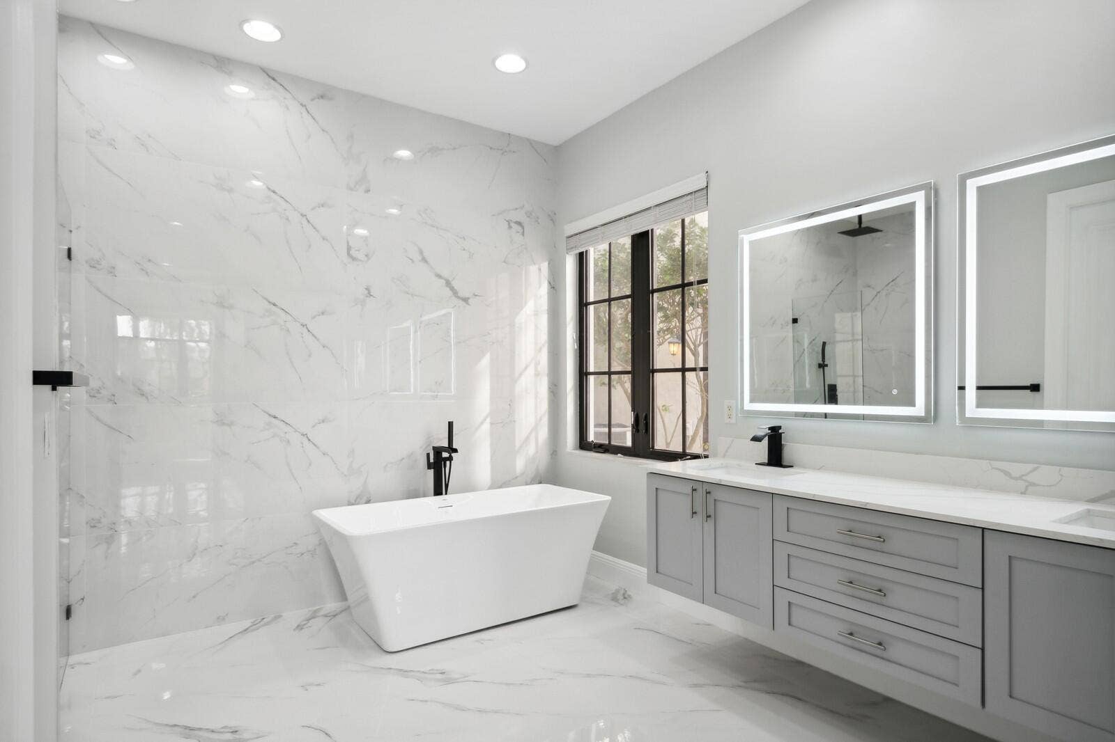 M. BATH FREE STANDING TUB