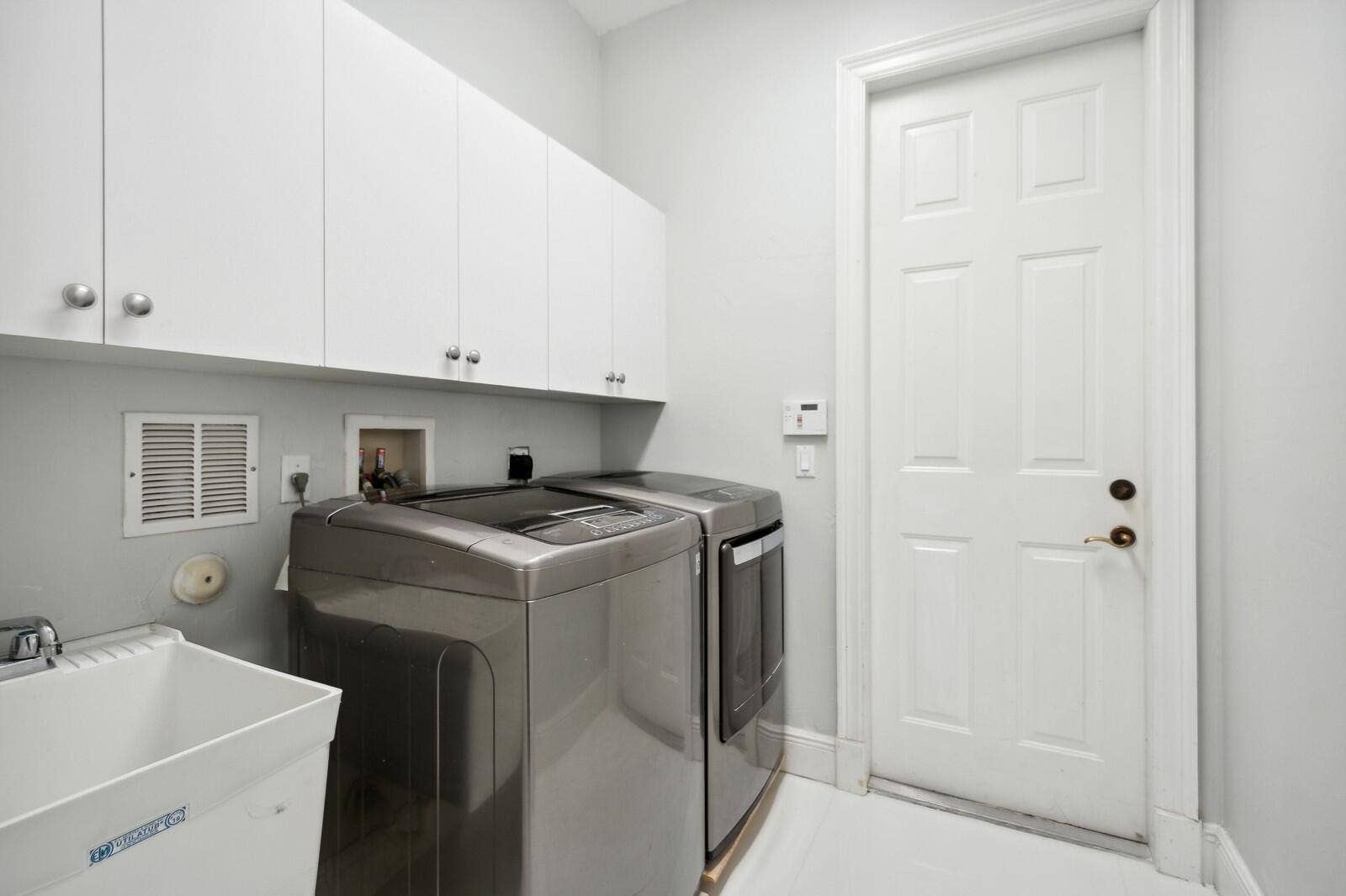 LAUNDRY RM