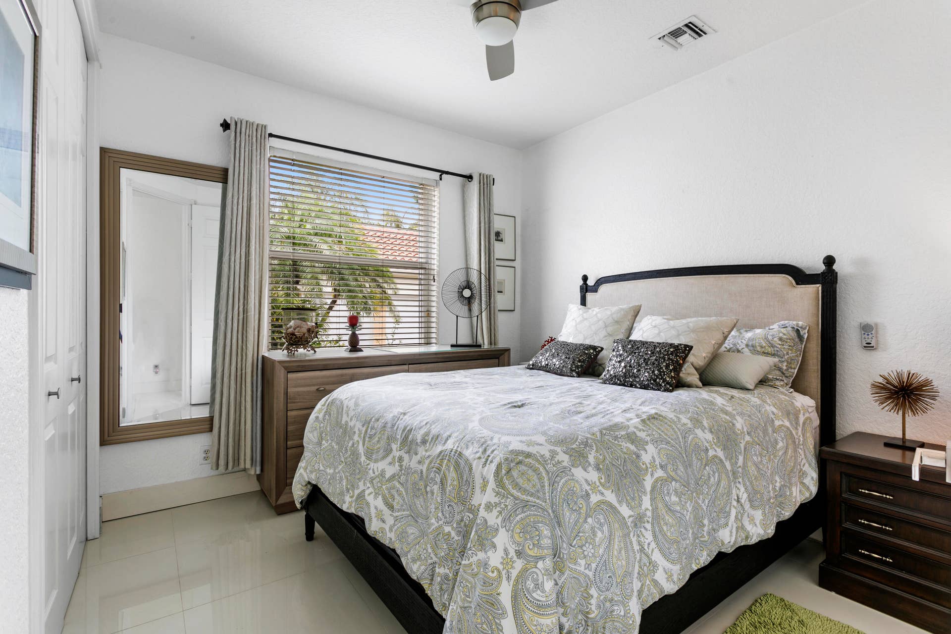Guest Bedroom pic 1