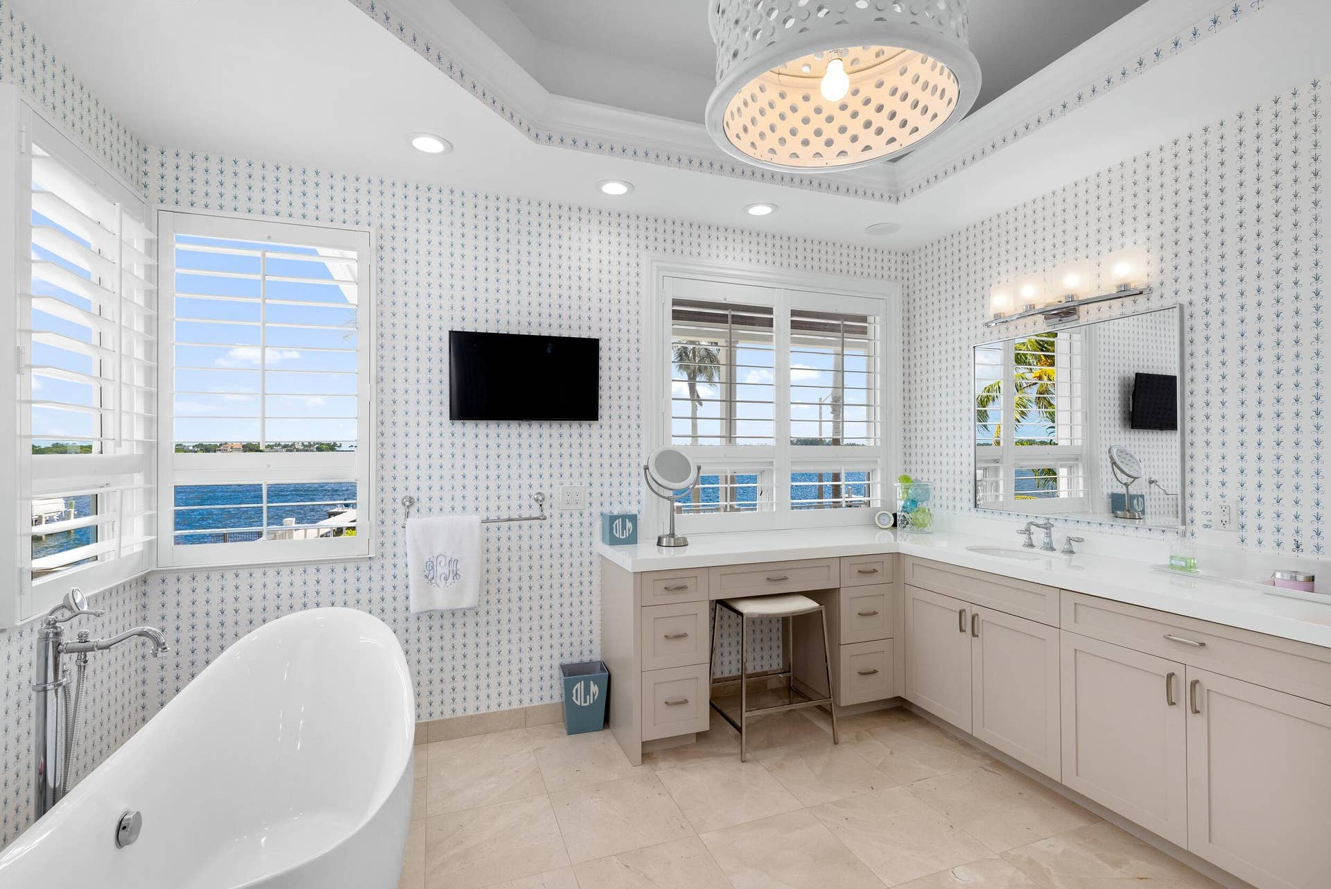 6917 S Flagler Drive, West Palm Beach, FL 33405 Primary Bath