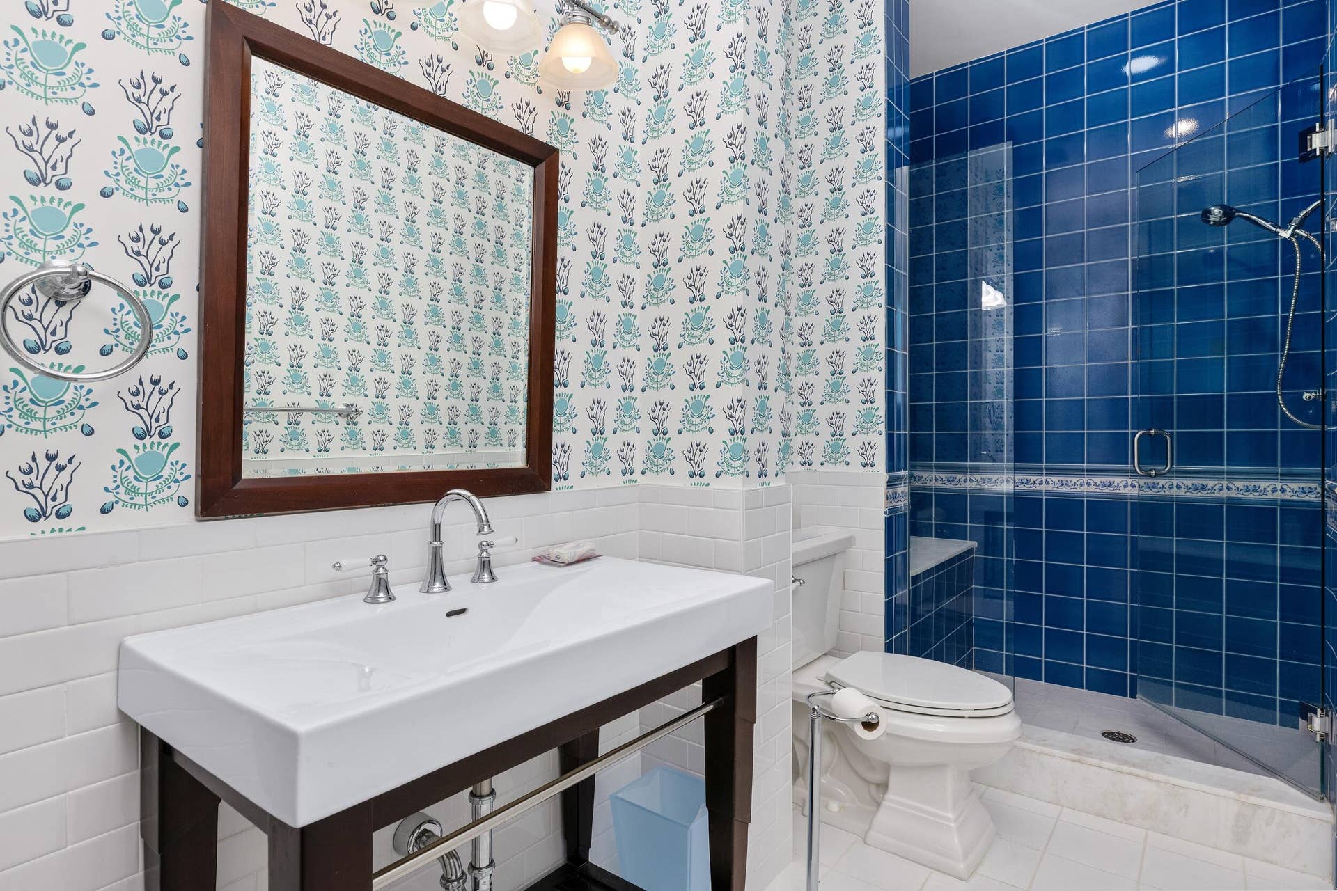 6917 S Flagler Drive, West Palm Beach, FL 33405 Guest Bath