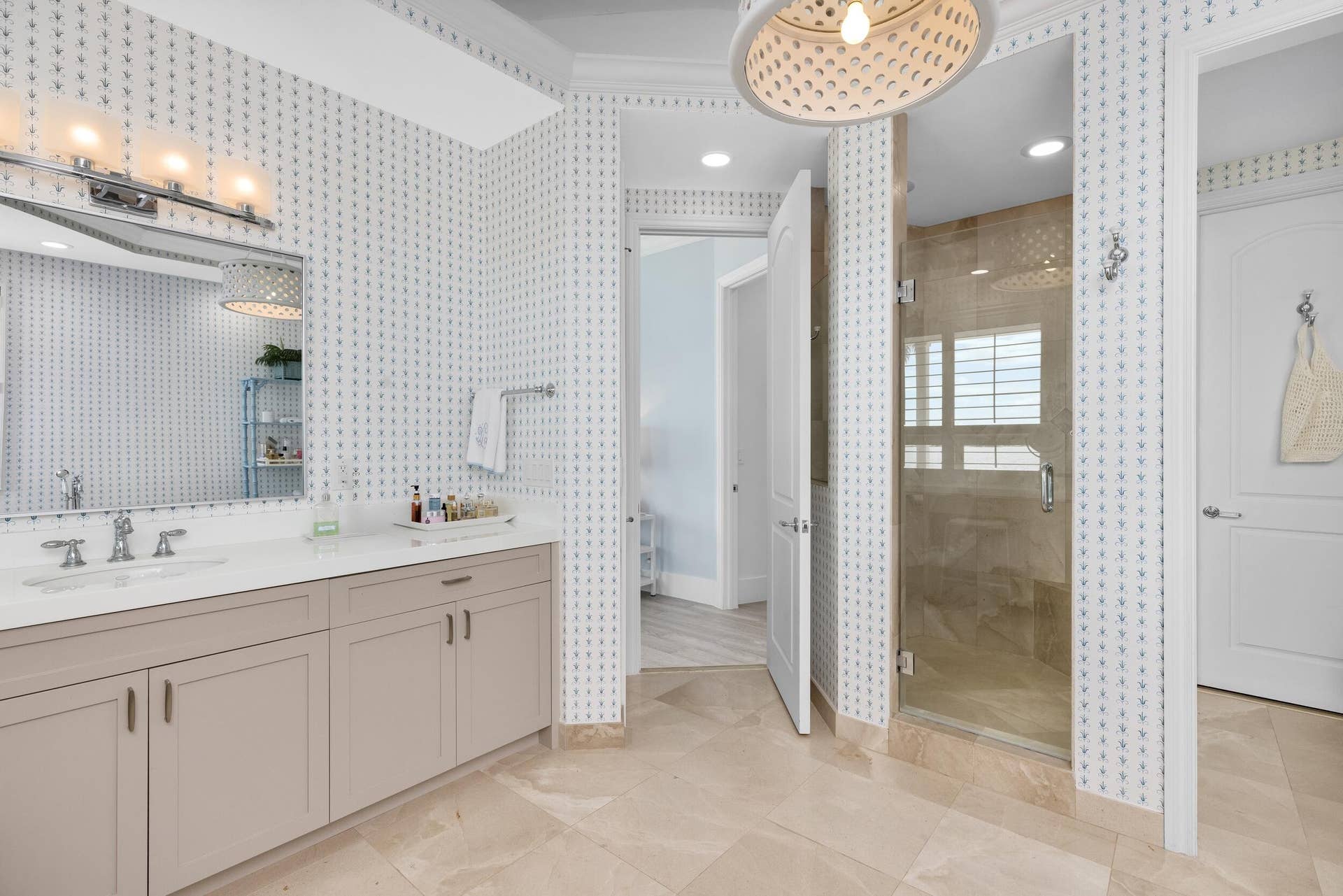 6917 S Flagler Drive, West Palm Beach, FL 33405 Primary Bath