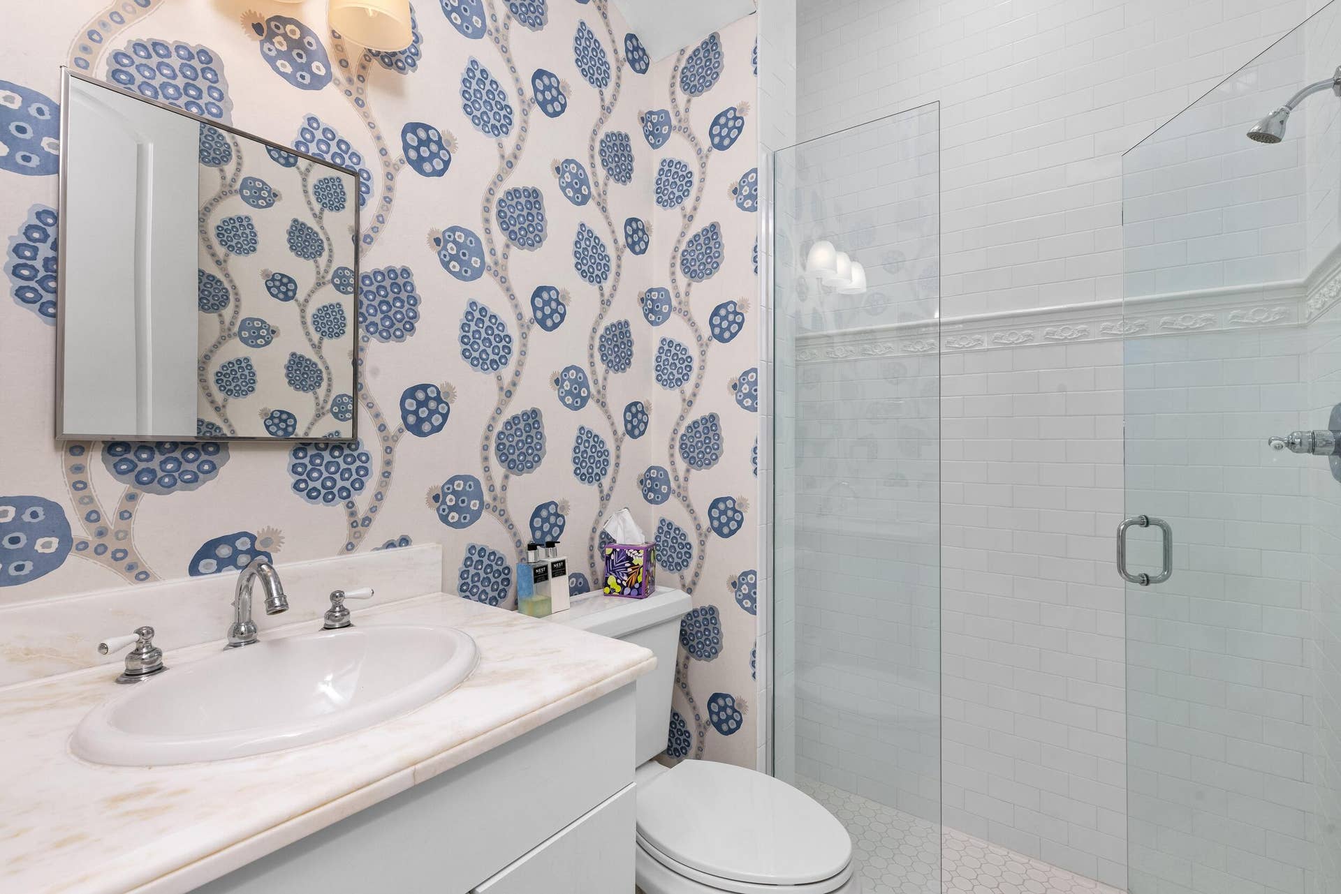 6917 S Flagler Drive, West Palm Beach, FL 33405 Guest Bath
