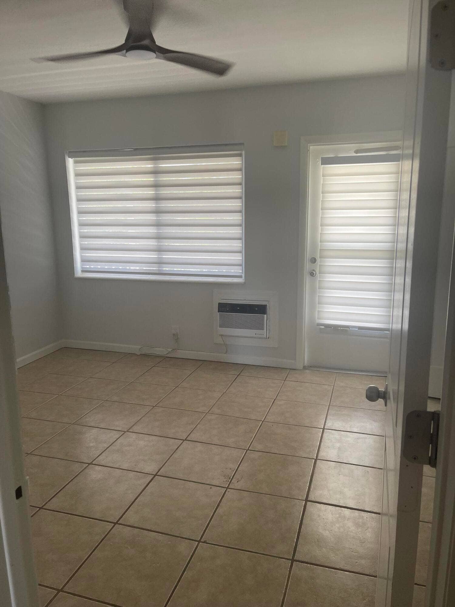 450 LAYNE Boulevard, #14, Hallandale Beach, FL 33009 IMG_7025