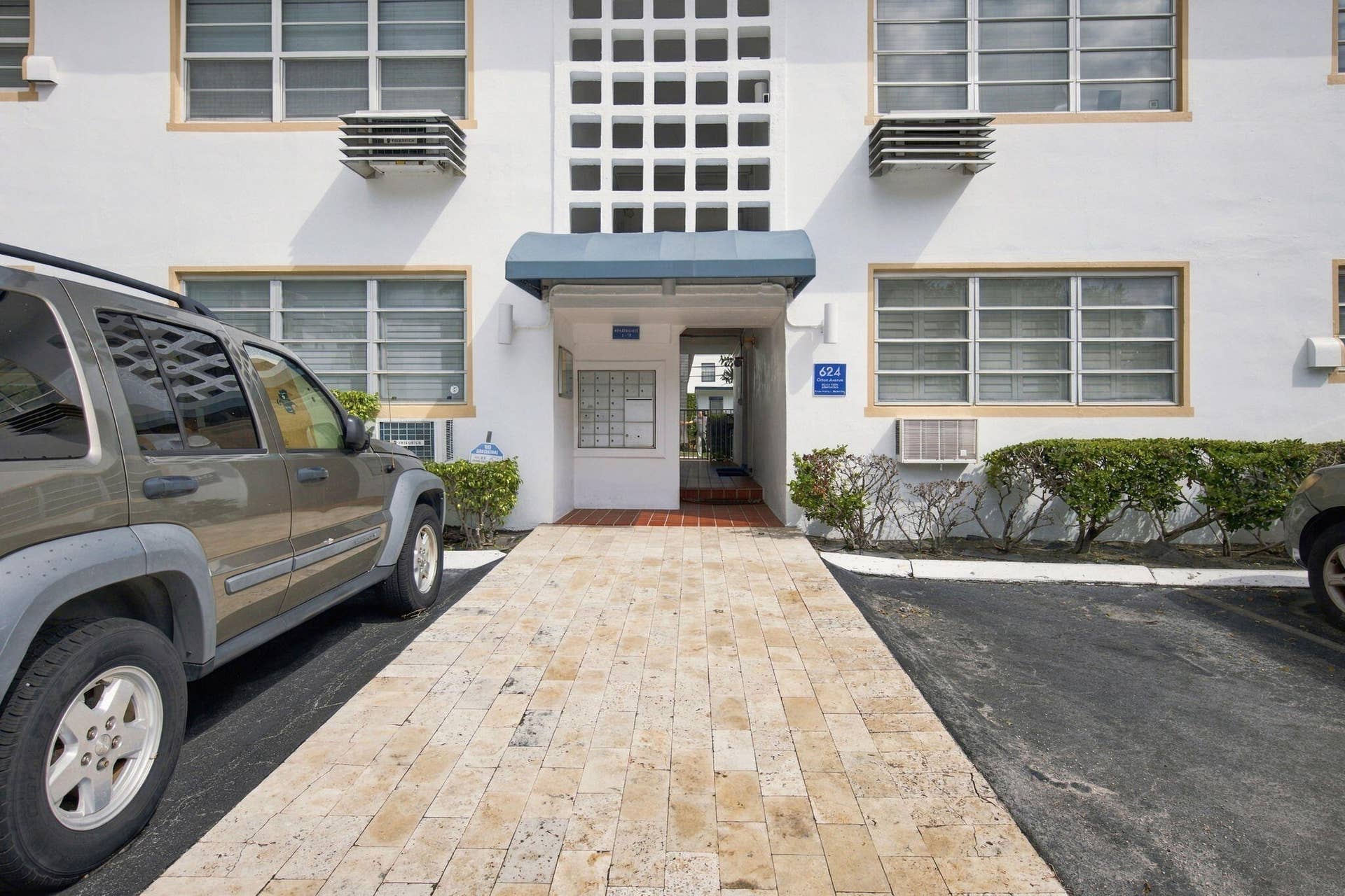624 ORTON Avenue, #19, Fort Lauderdale, Fort Lauderdale, FL 33304 23-web-or-mls-IMG_2112
