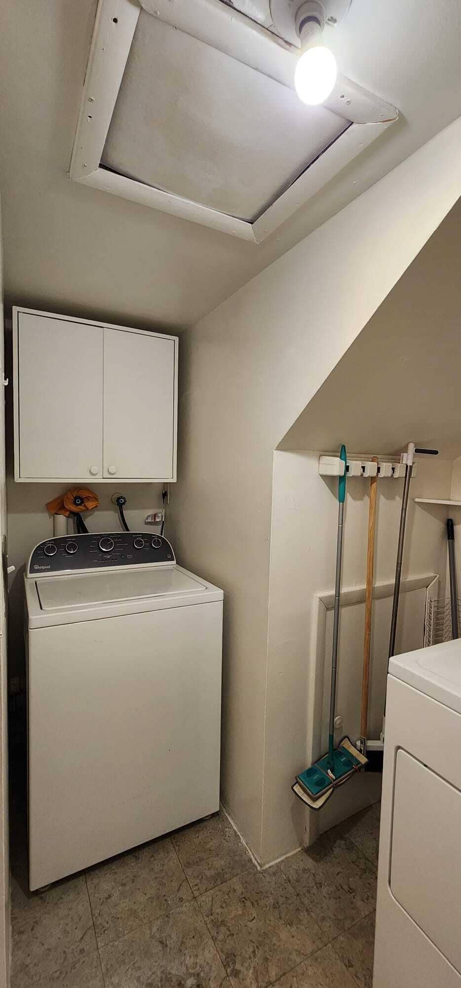 Laundry Room (2)