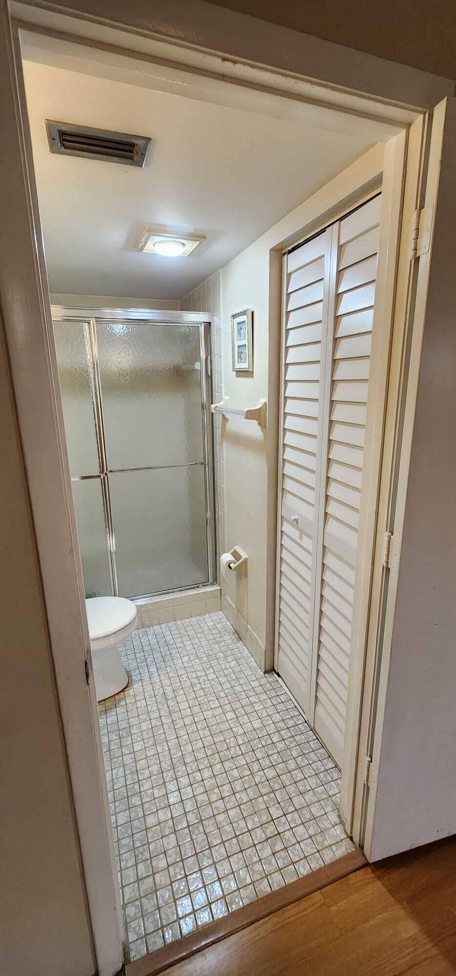 1st Floor Bathroom (2)