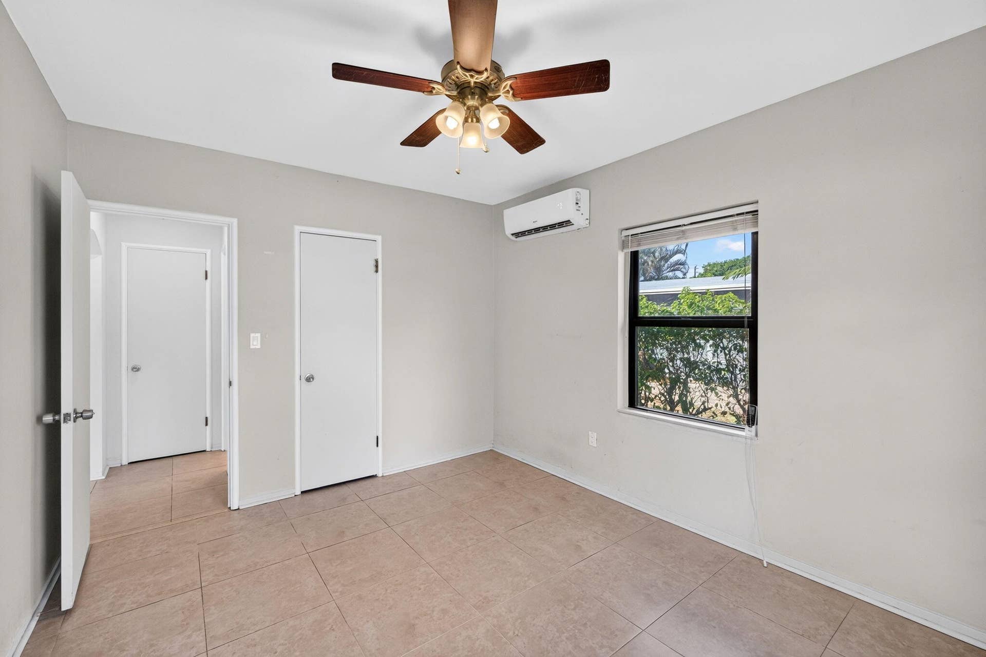 1515 NE 16TH Street, Fort Lauderdale, FL 33304 56-web-or-mls-699A2745