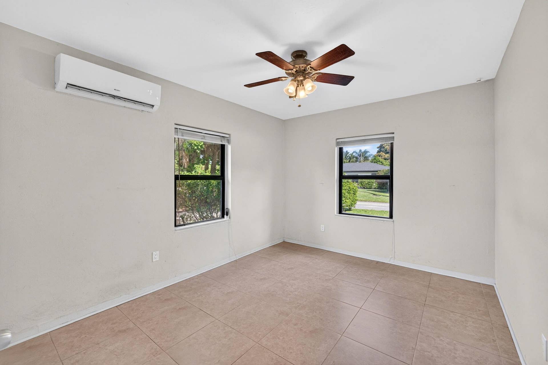 1515 NE 16TH Street, Fort Lauderdale, FL 33304 55-web-or-mls-699A2740