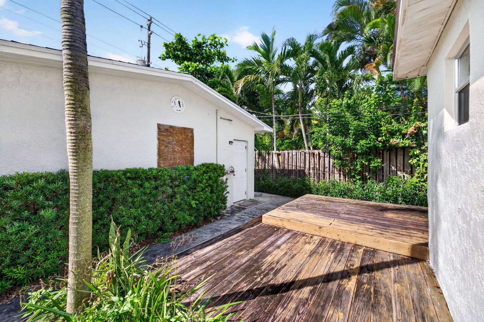 1515 NE 16TH Street, Fort Lauderdale, FL 33304 33-web-or-mls-699A2435