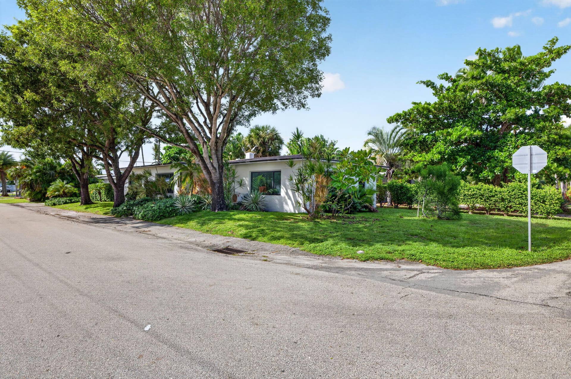1515 NE 16TH Street, Fort Lauderdale, FL 33304 70-web-or-mls-699A2815