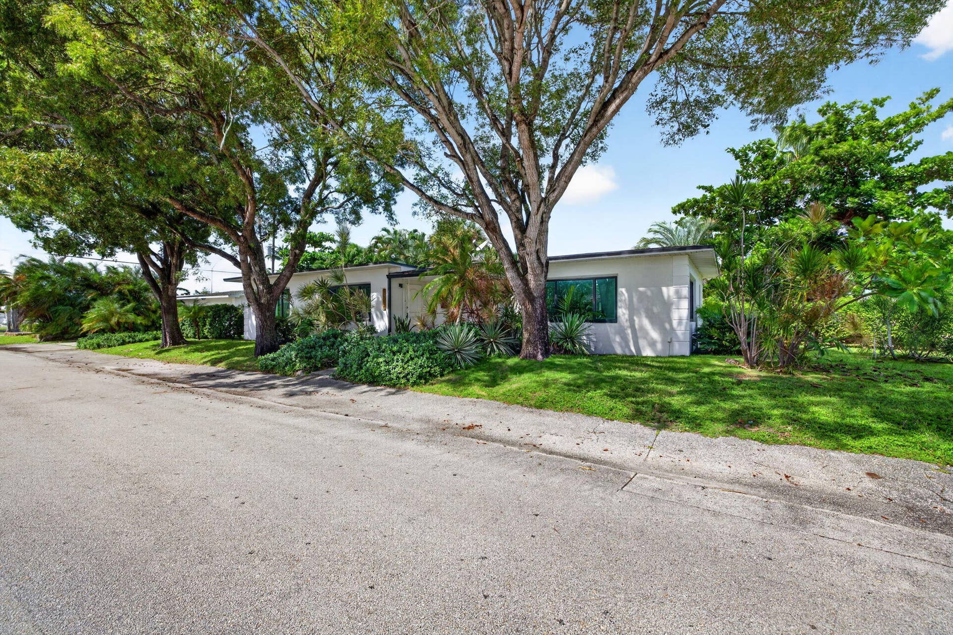 1515 NE 16TH Street, Fort Lauderdale, FL 33304 1-web-or-mls-699A2125