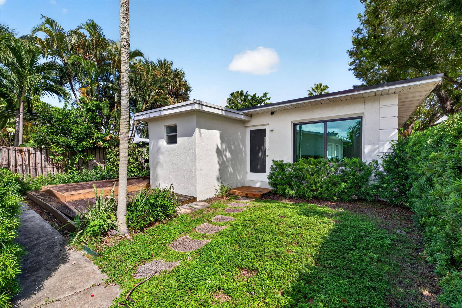 1515 NE 16TH Street, Fort Lauderdale, FL 33304 30-web-or-mls-699A2410