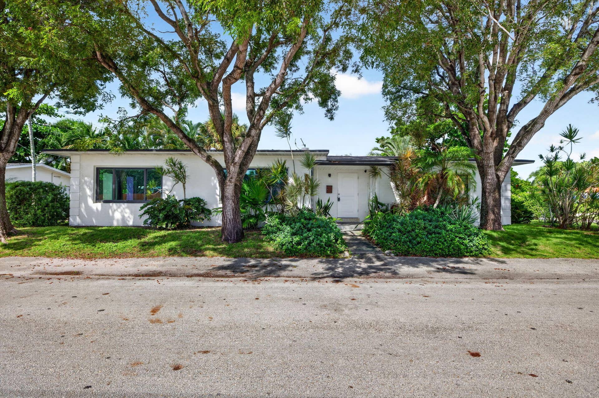 1515 NE 16TH Street, Fort Lauderdale, FL 33304 2-web-or-mls-699A2140