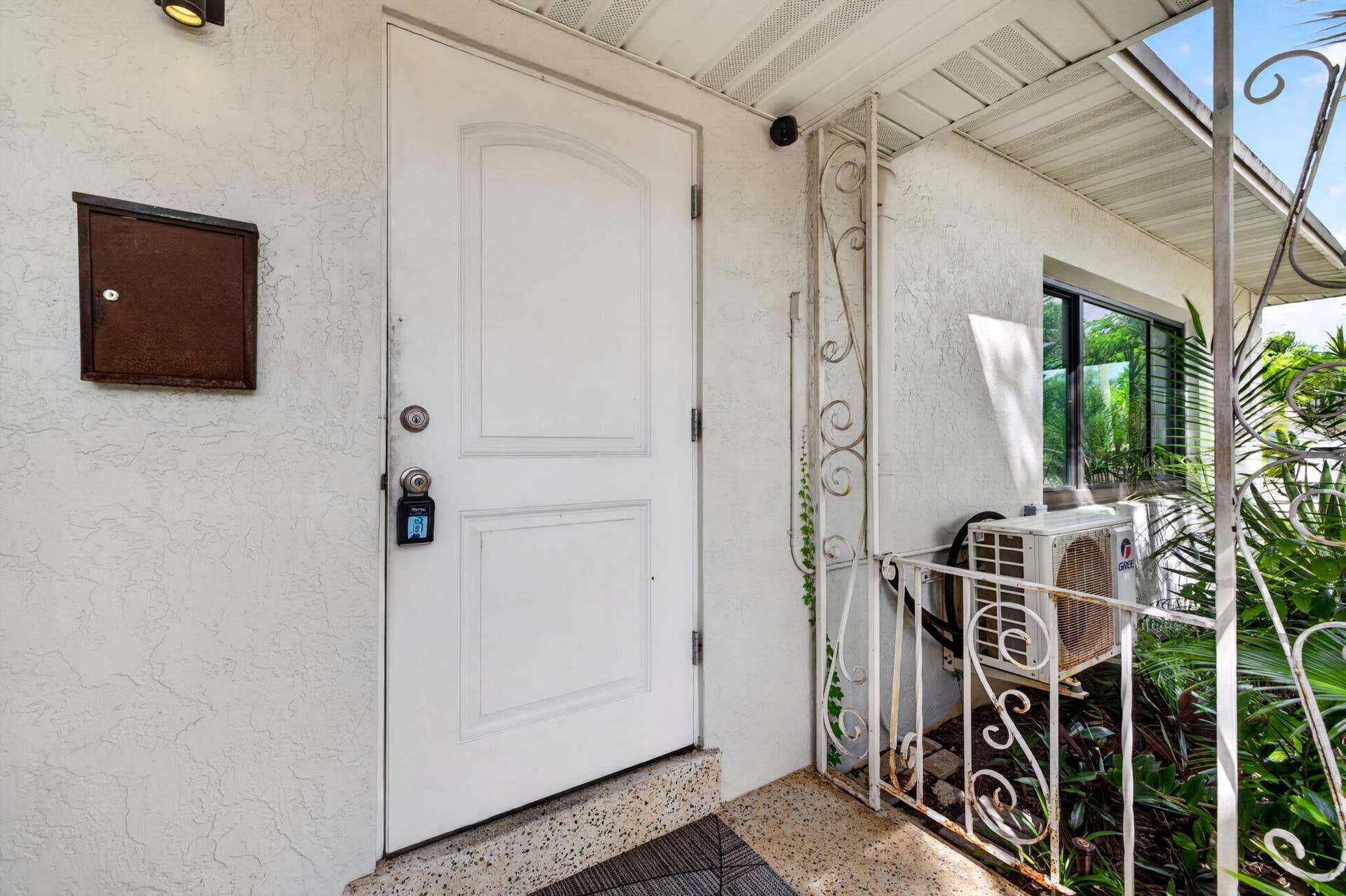 1515 NE 16TH Street, Fort Lauderdale, FL 33304 39-web-or-mls-699A2510