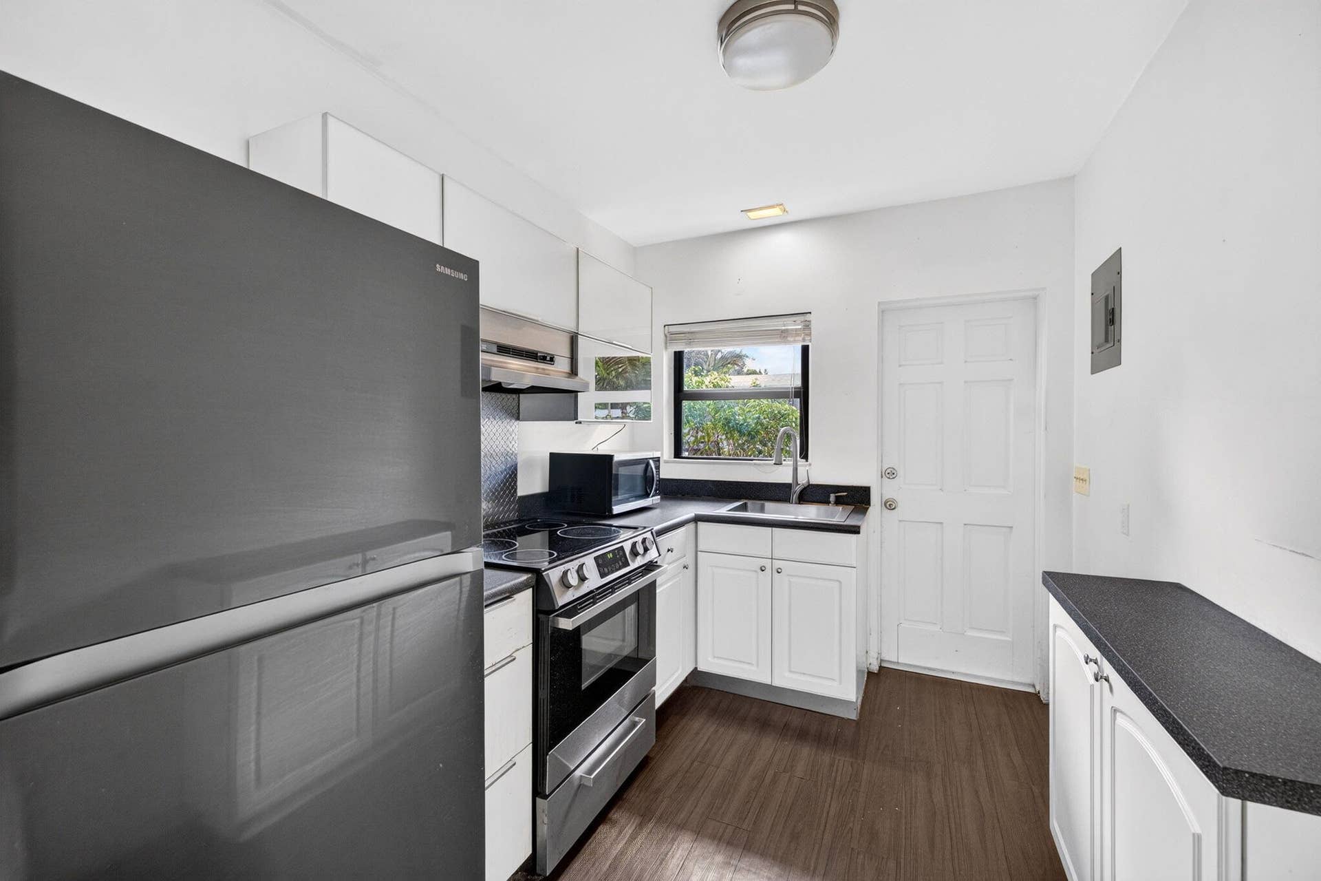 1515 NE 16TH Street, Fort Lauderdale, FL 33304 49-web-or-mls-699A2620