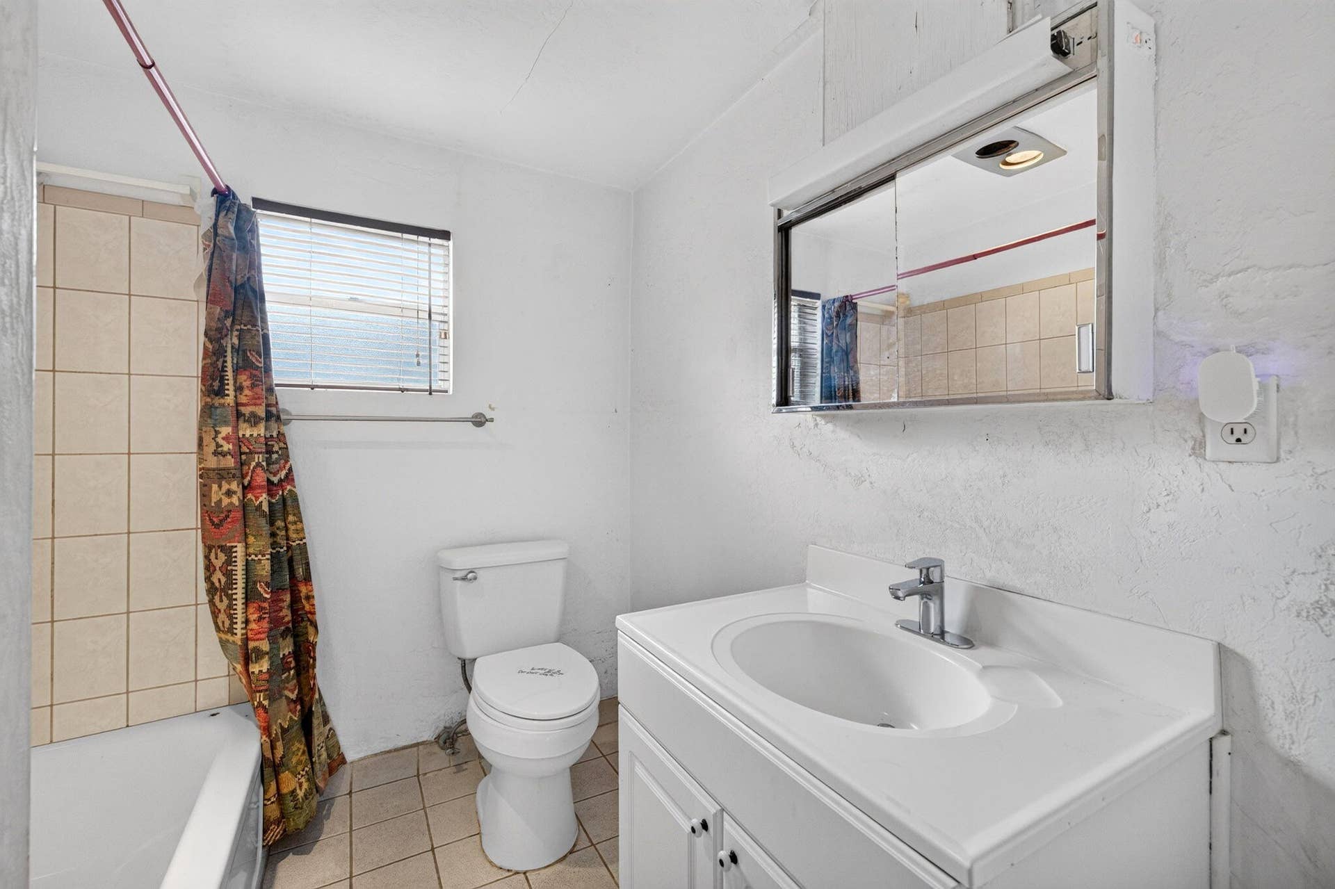 1515 NE 16TH Street, Fort Lauderdale, FL 33304 22-web-or-mls-699A2300