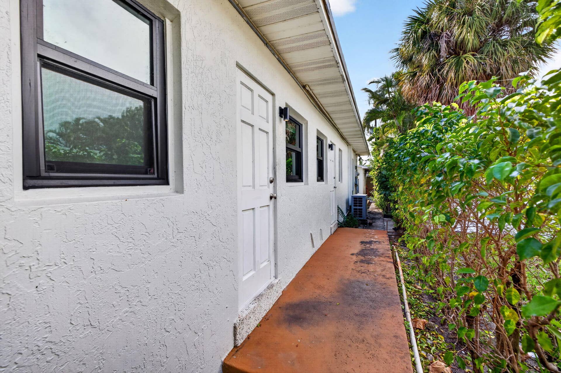 1515 NE 16TH Street, Fort Lauderdale, FL 33304 60-web-or-mls-699A2710