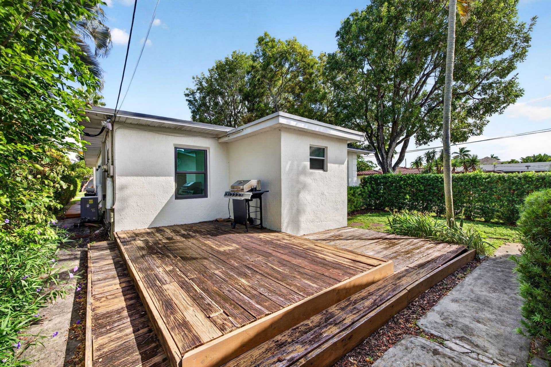 1515 NE 16TH Street, Fort Lauderdale, FL 33304 34-web-or-mls-699A2440