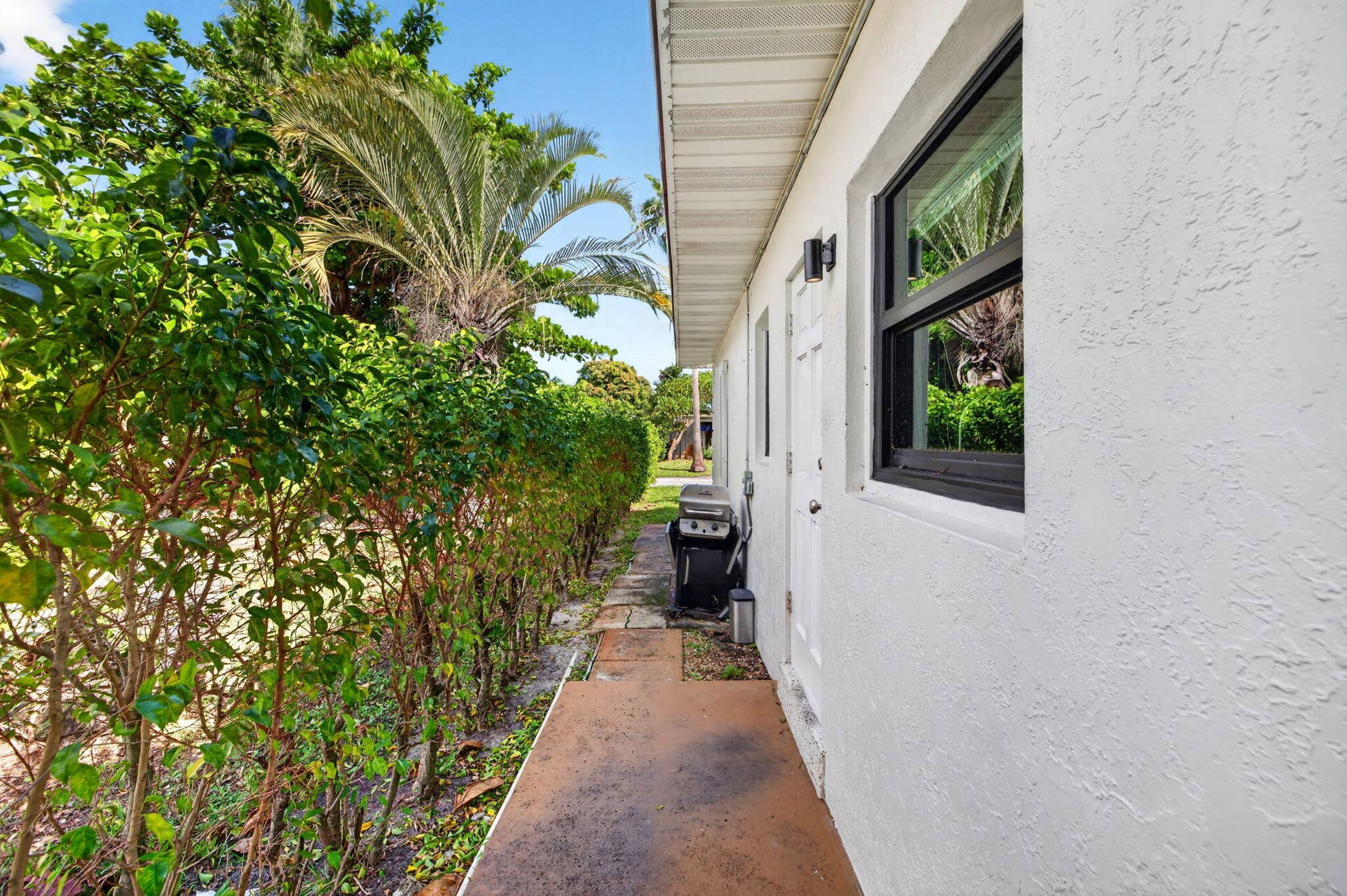 1515 NE 16TH Street, Fort Lauderdale, FL 33304 61-web-or-mls-699A2681