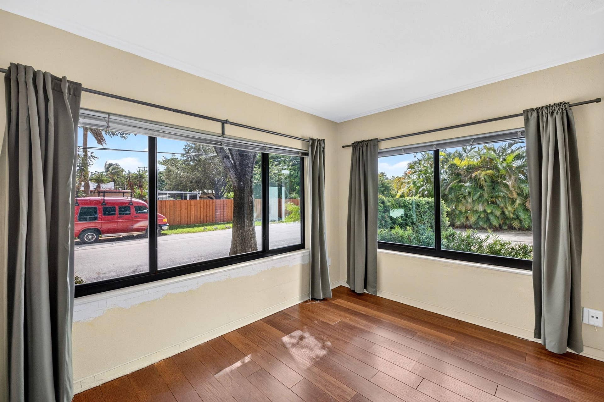 1515 NE 16TH Street, Fort Lauderdale, FL 33304 17-web-or-mls-699A2255