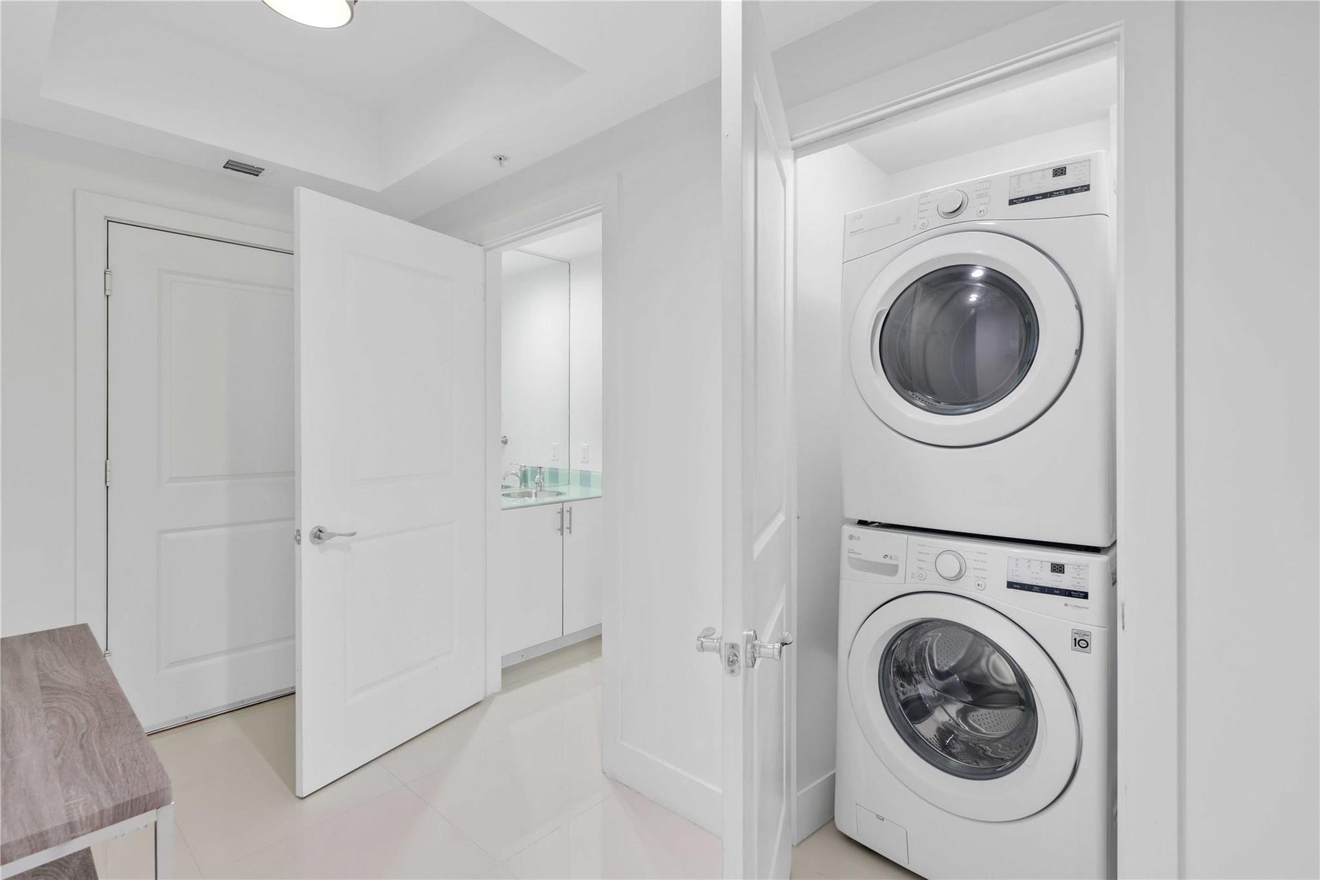 315 NE 3RD Avenue, #1404, Fort Lauderdale, FL 33301 Photo 9