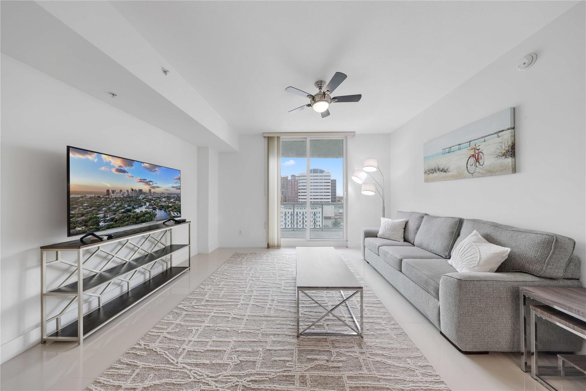 315 NE 3RD Avenue, #1404, Fort Lauderdale, FL 33301 Photo 18