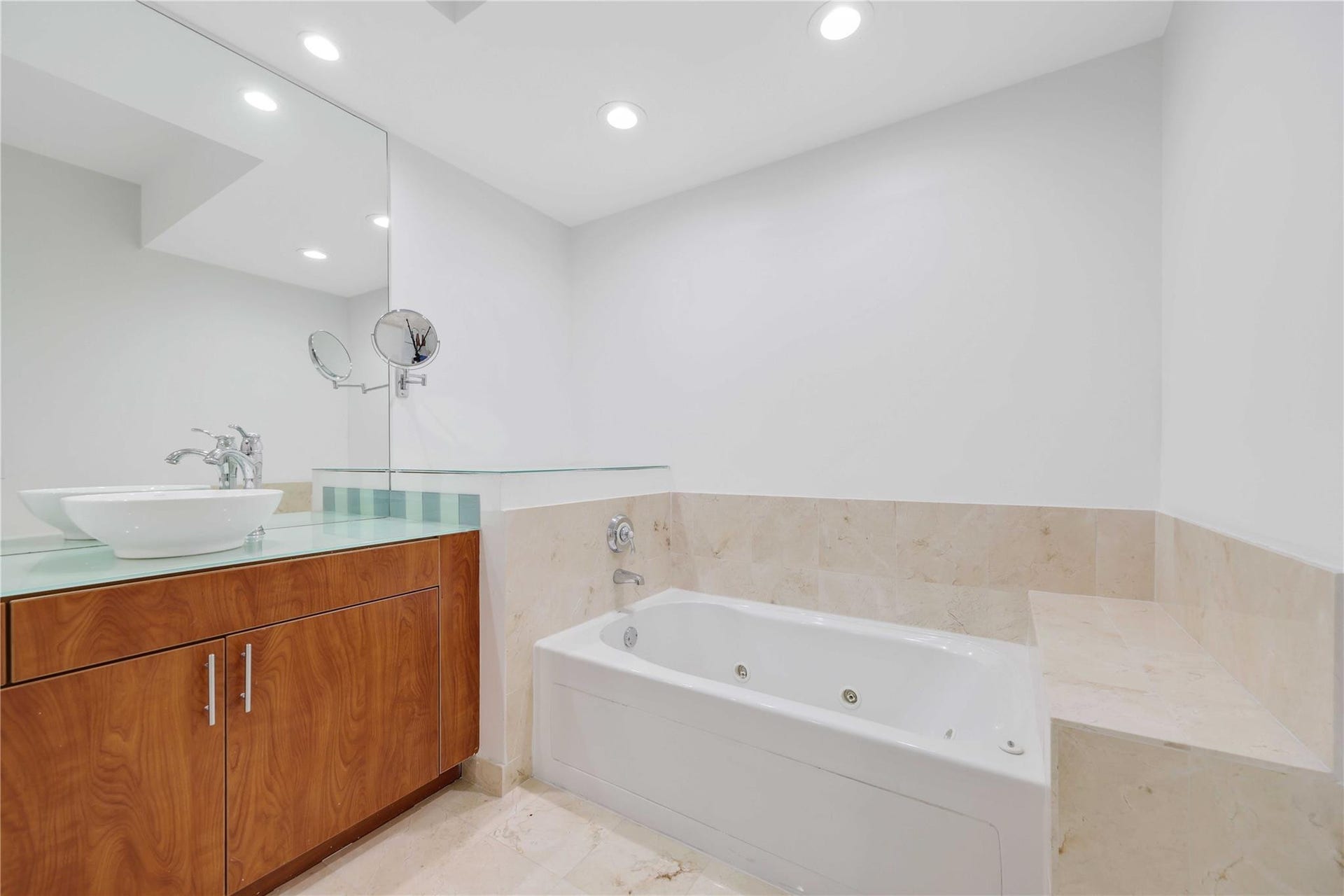 315 NE 3RD Avenue, #1404, Fort Lauderdale, FL 33301 Photo 23