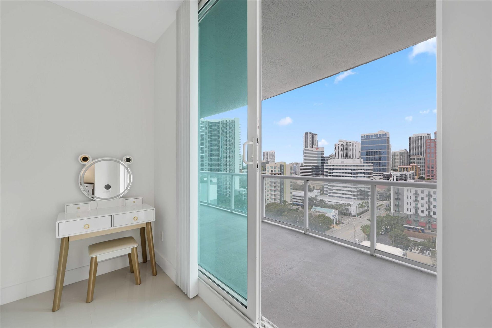 315 NE 3RD Avenue, #1404, Fort Lauderdale, FL 33301 Photo 21
