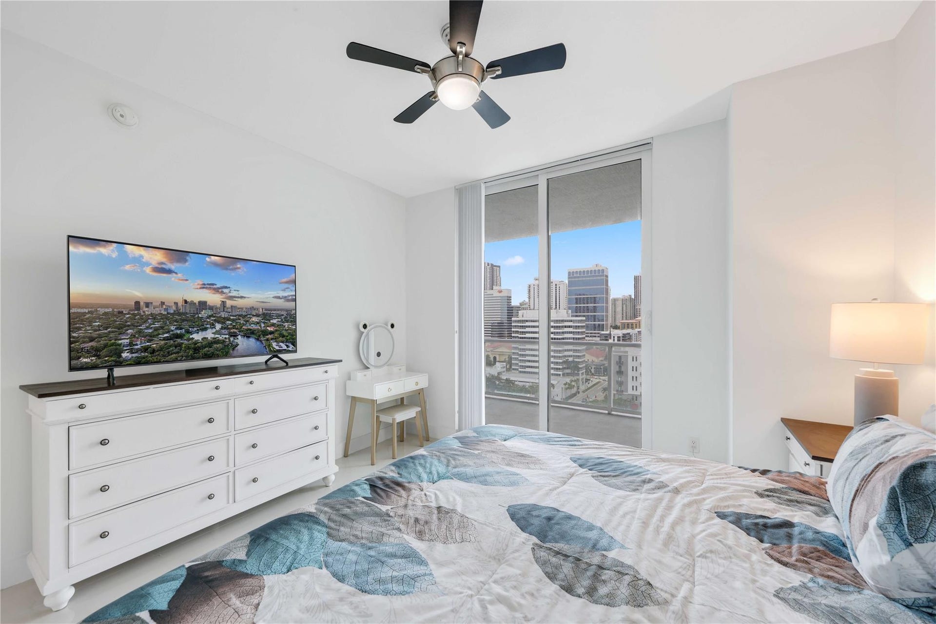315 NE 3RD Avenue, #1404, Fort Lauderdale, FL 33301 Photo 20