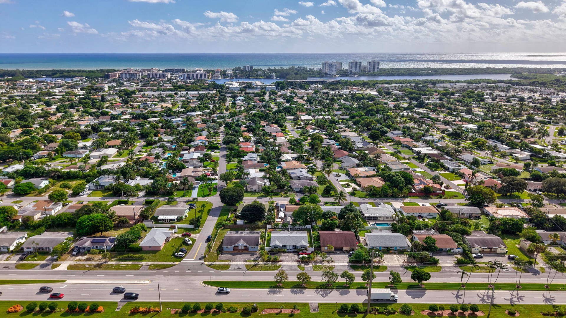 2550 N DIXIE Highway, Boca Raton, FL 33431 50-web-or-mls-DJI_20261020104908_0021_D_