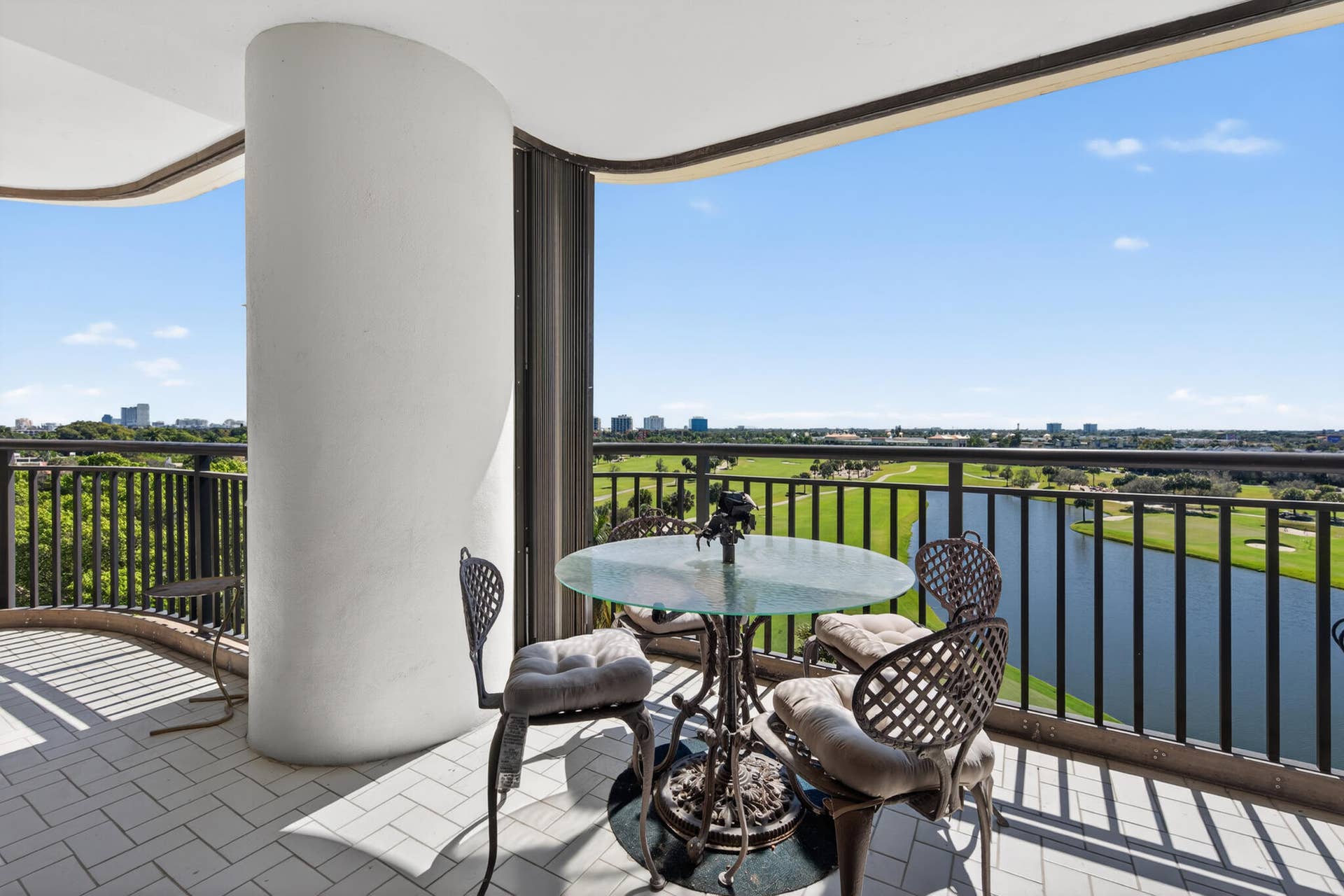 2427 PRESIDENTIAL Way, #803, West Palm Beach, FL 33401 Kitchen view