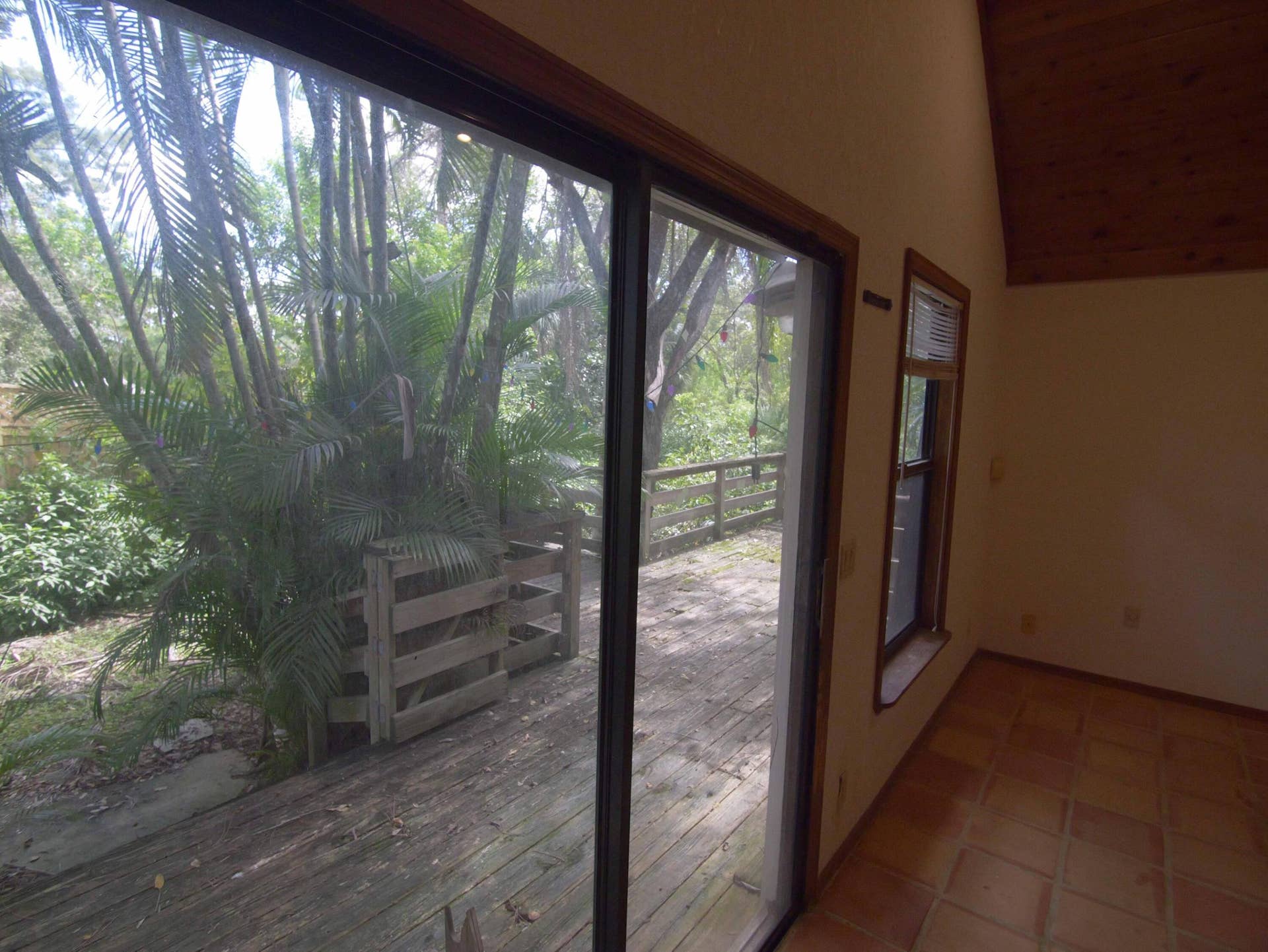 17032 130TH Avenue N, Jupiter, FL 33478 Great room View of back deck