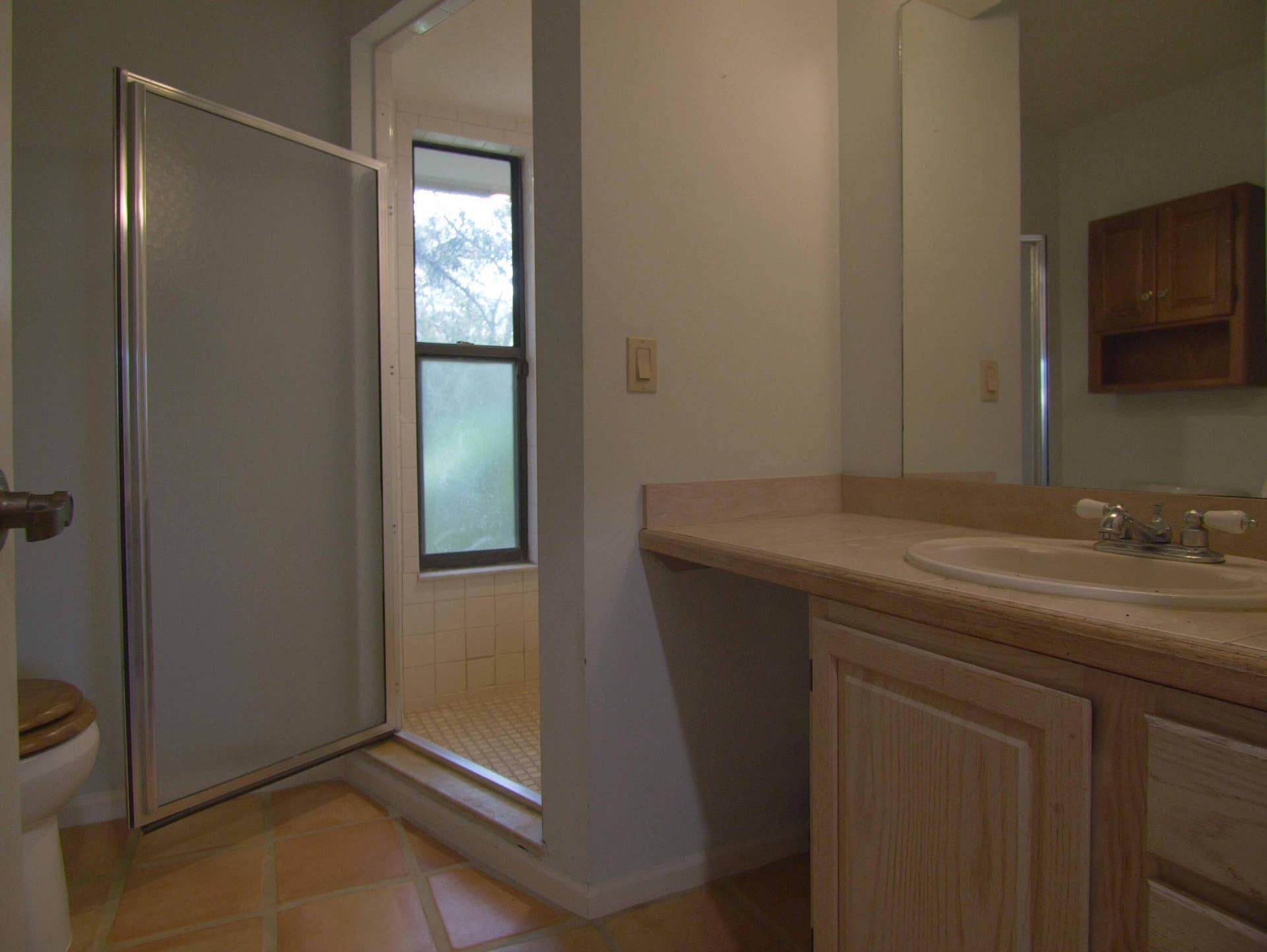 17032 130TH Avenue N, Jupiter, FL 33478 Downstairs FULL Bathroom off Utility room and Kitchen