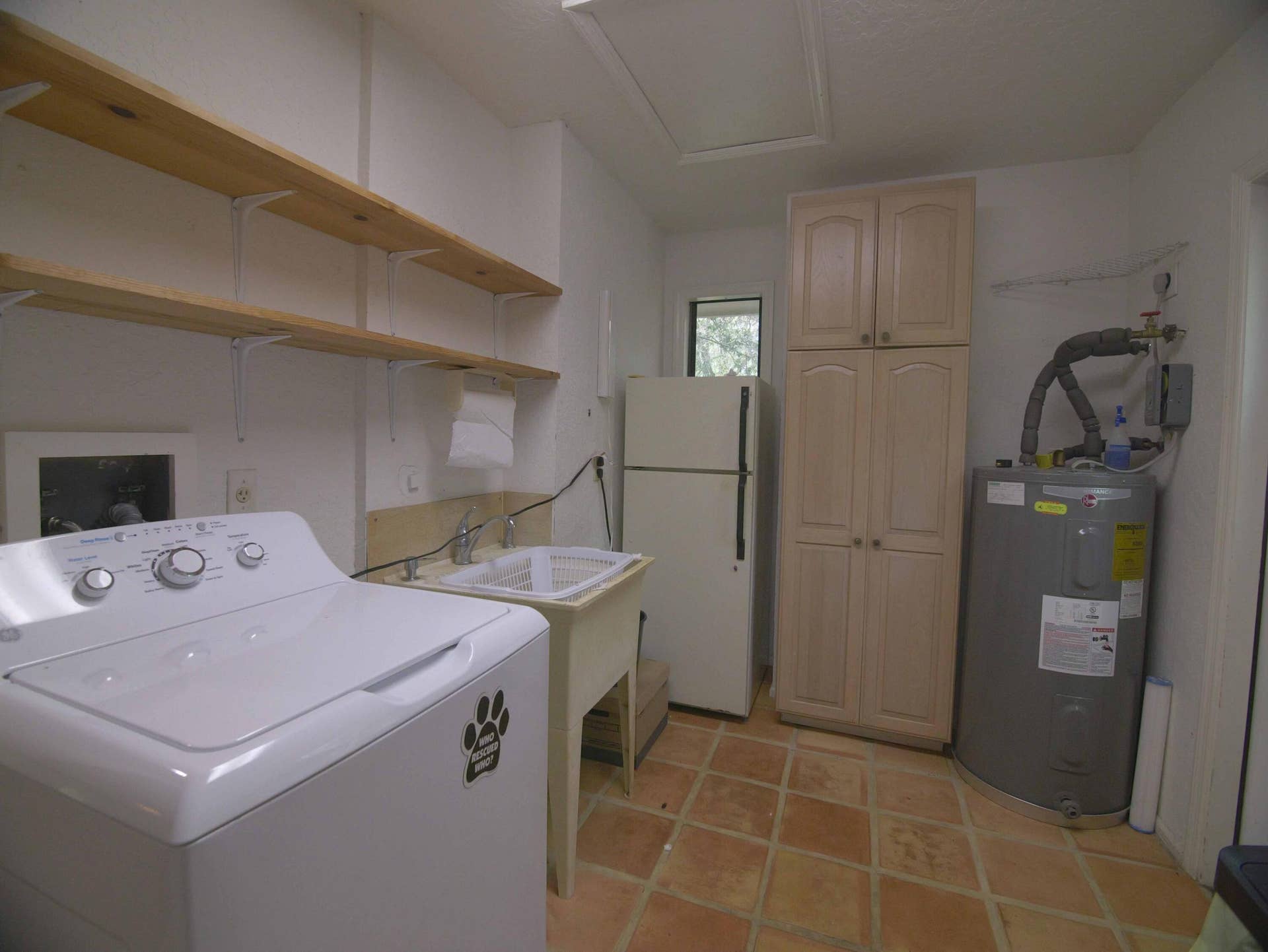 17032 130TH Avenue N, Jupiter, FL 33478 Entry Laundry room from Garage Walkway