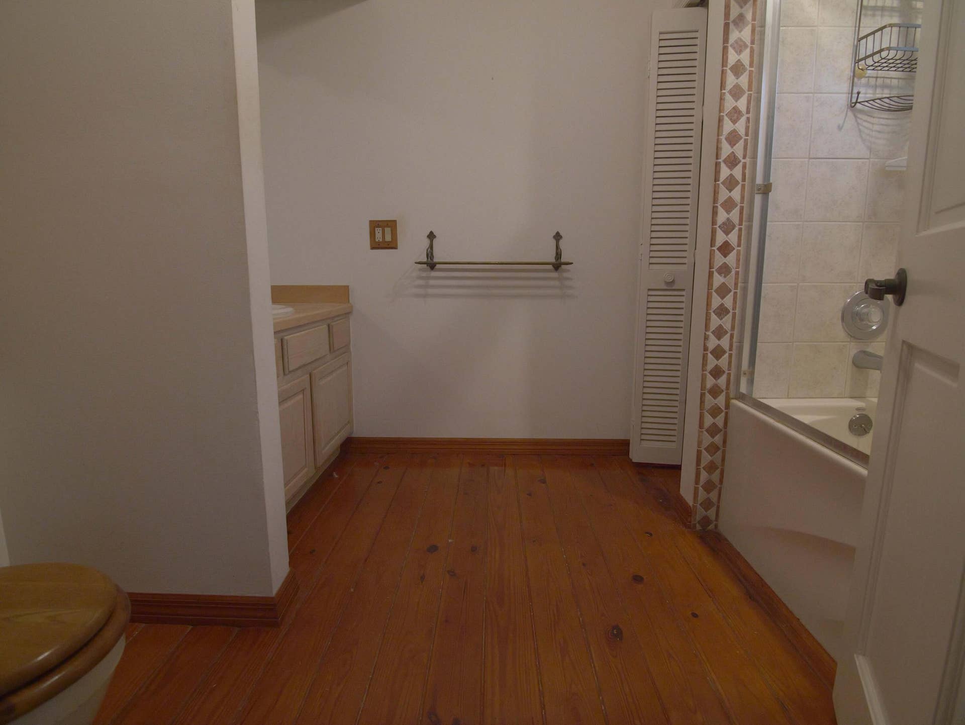 17032 130TH Avenue N, Jupiter, FL 33478 Downstairs PRIMARY FULL Bathroom
