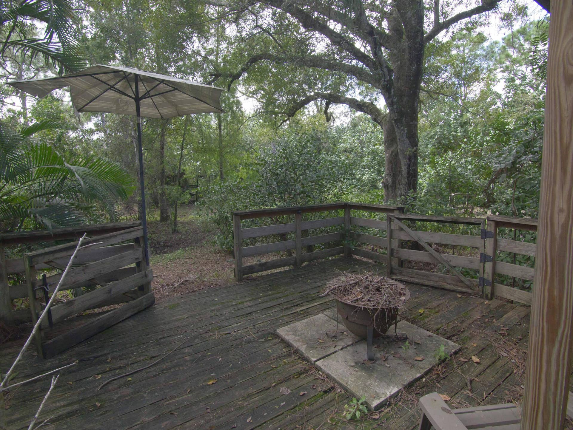 17032 130TH Avenue N, Jupiter, FL 33478 More fun decking for entertaining & enjoying Florida...