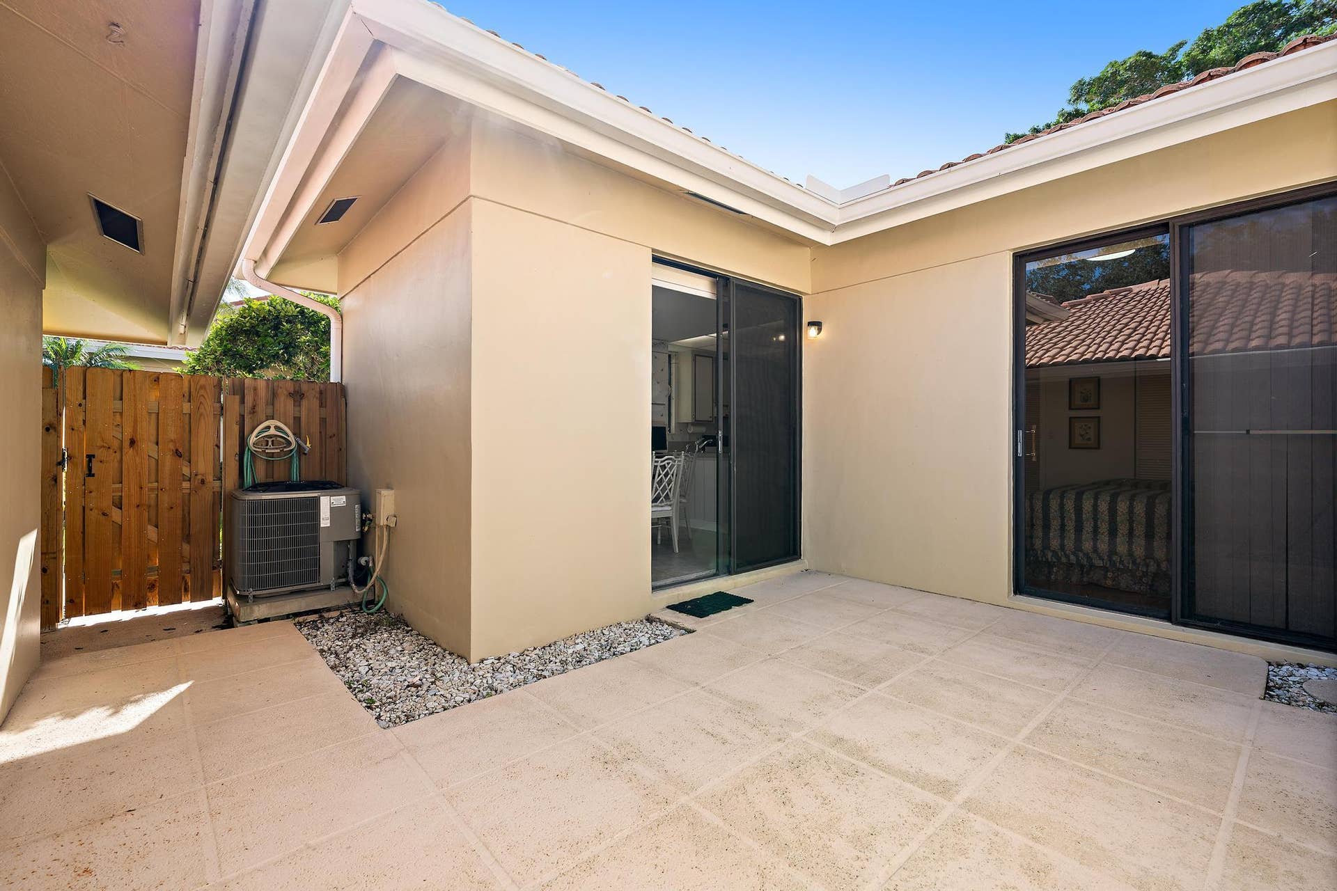 275 Old Meadow Way-18