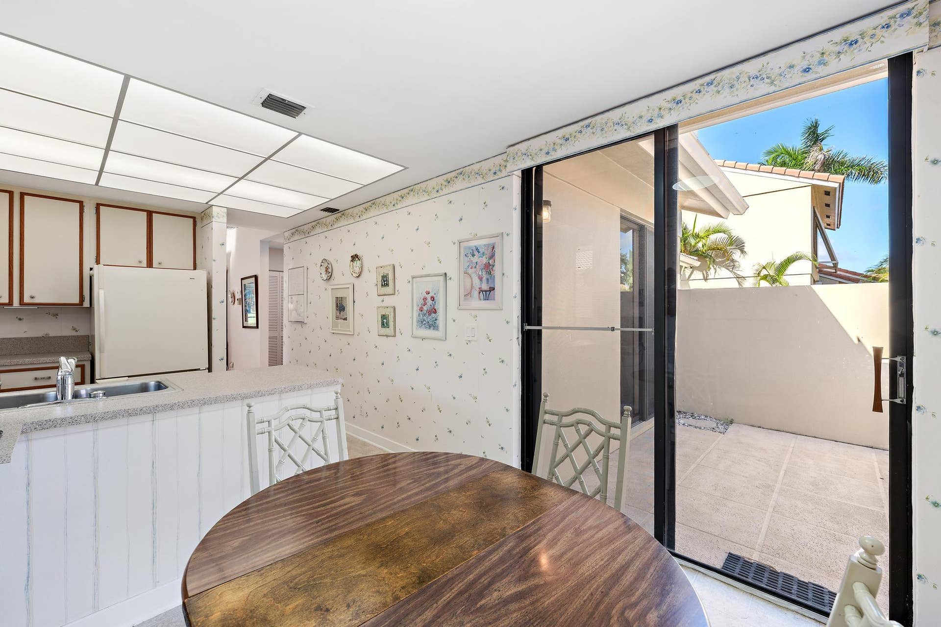 275 Old Meadow Way-5