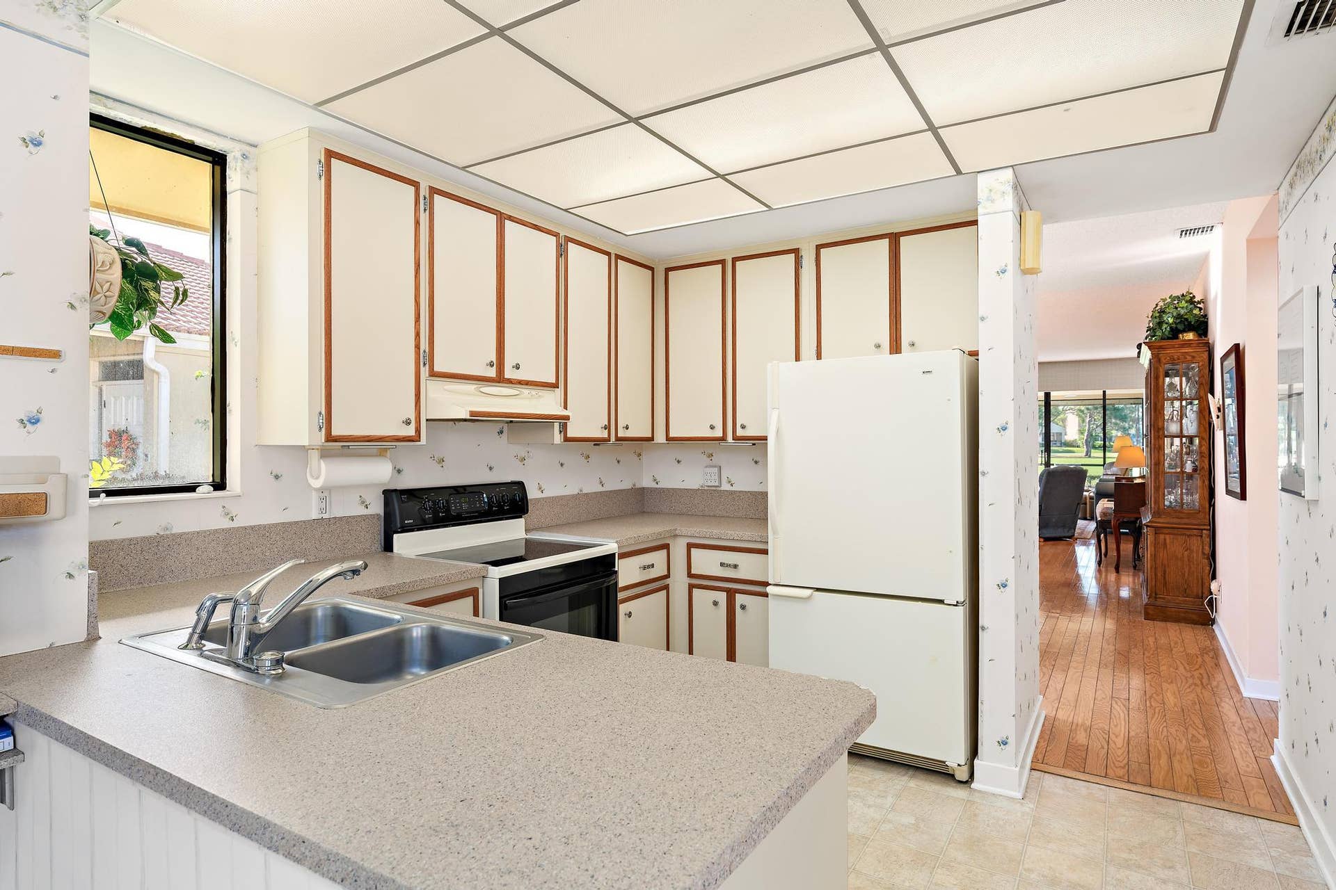 275 Old Meadow Way-6