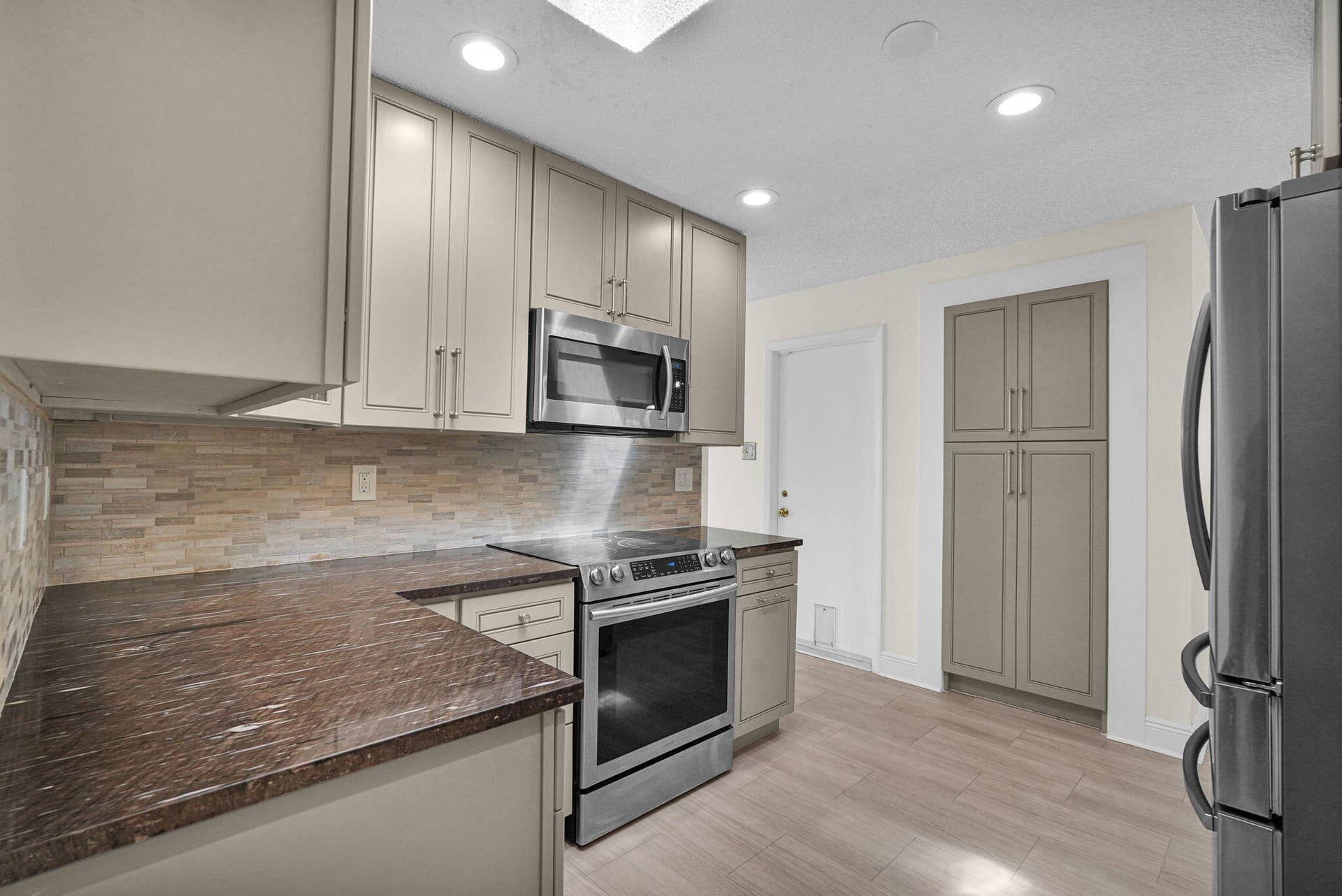 1050 NW 73RD Terrace, Margate, FL 33063 Updated Kitchen