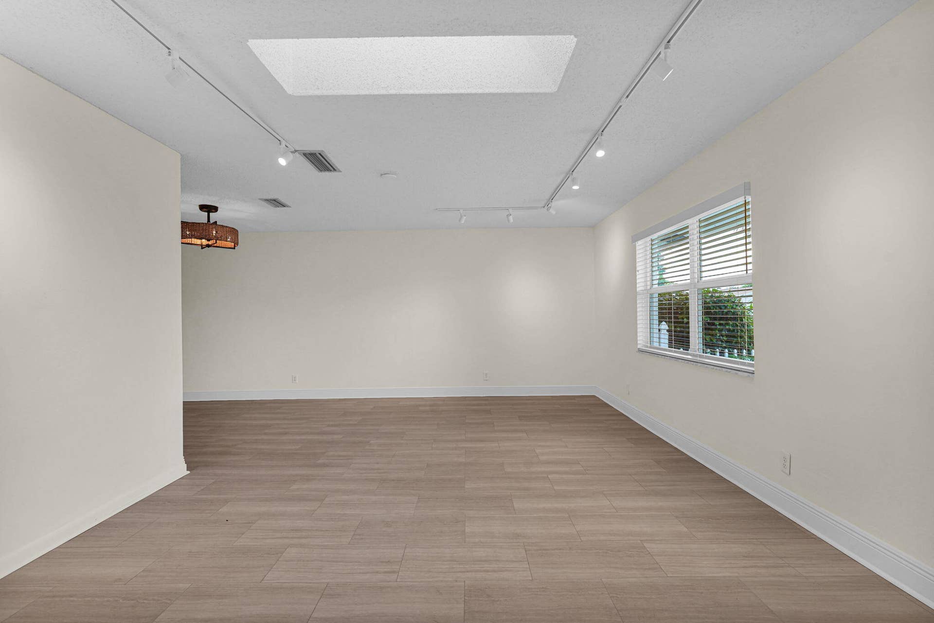 1050 NW 73RD Terrace, Margate, FL 33063 3-web-or-mls-DSC01294 (2)