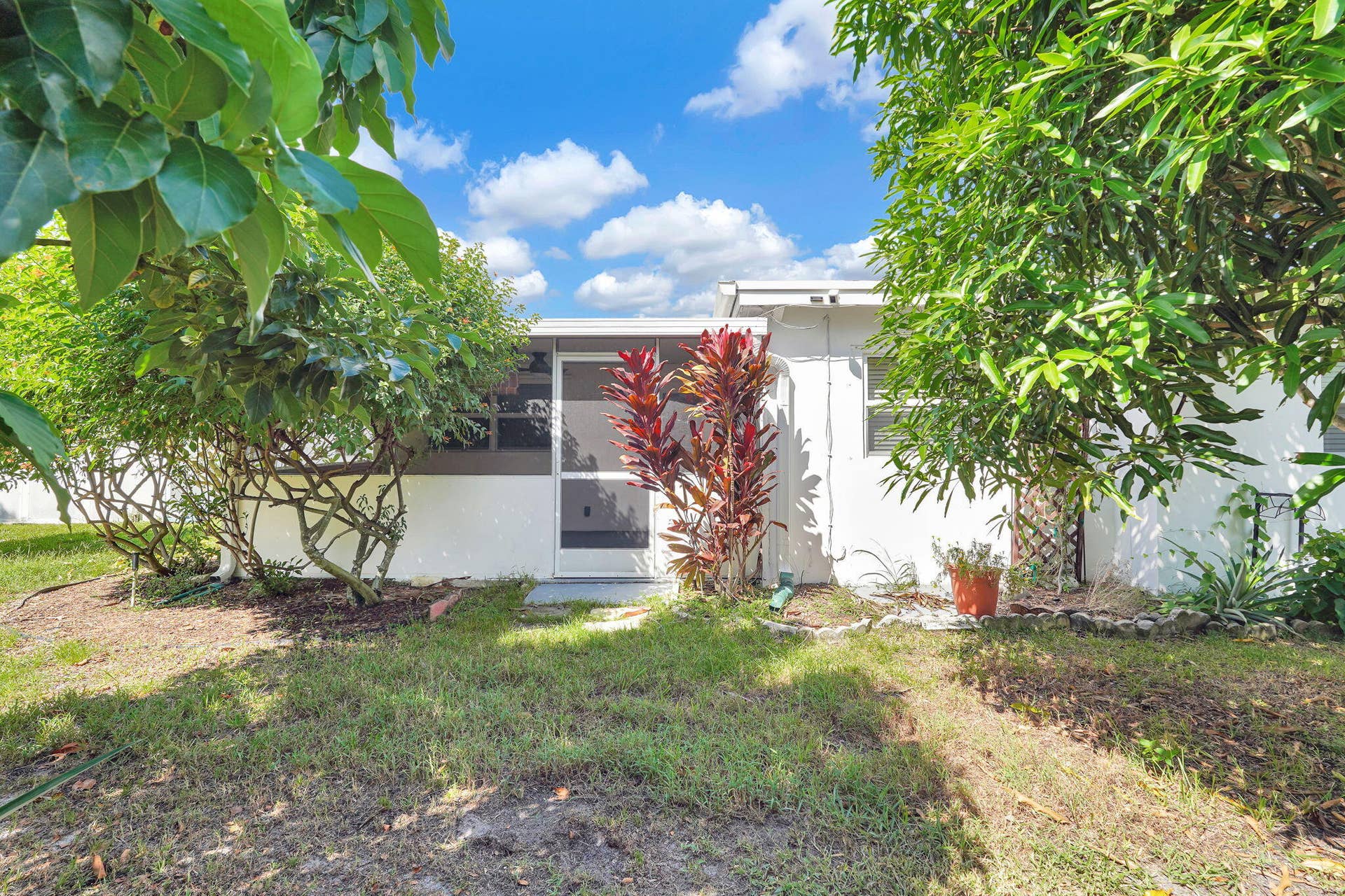 1050 NW 73RD Terrace, Margate, FL 33063 Butterfly friendly garden
