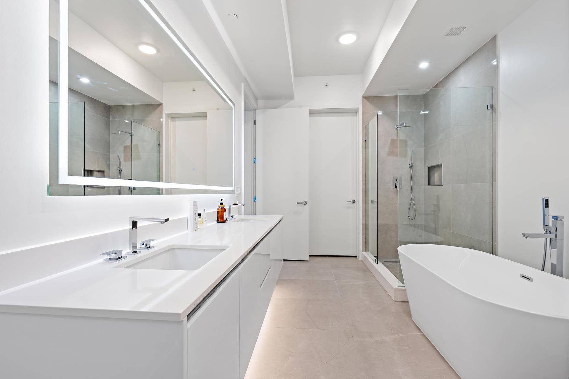 220 Lake Shore Drive, #1802, Lake Park, FL 33403 Primary Bath