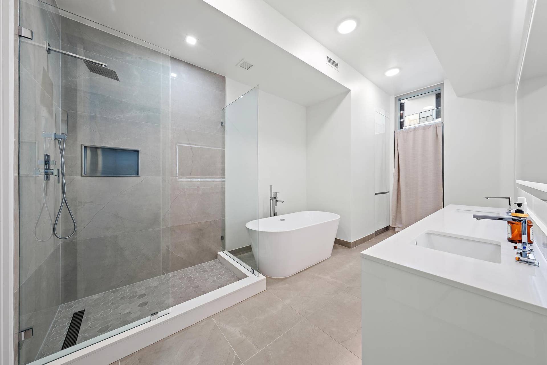 220 Lake Shore Drive, #1802, Lake Park, FL 33403 Primary Bath