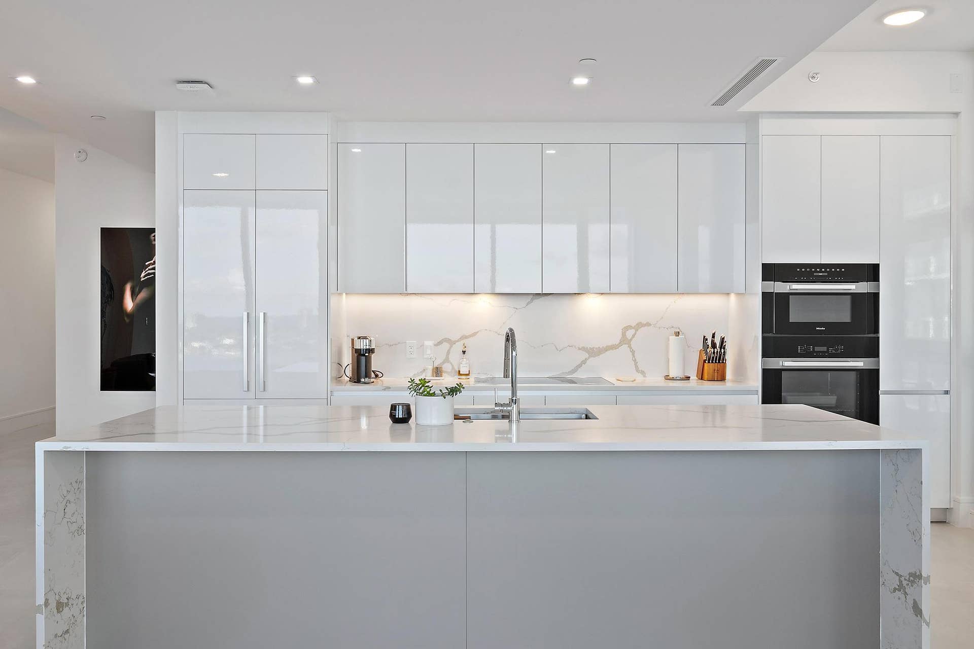 220 Lake Shore Drive, #1802, Lake Park, FL 33403 Kitchen